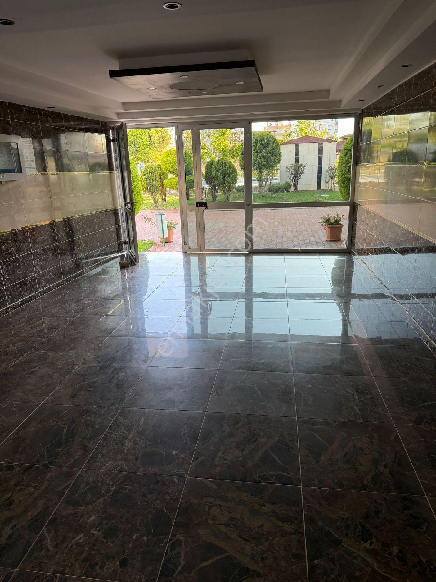 Eylem Emlak'tan Mersin Atakent'te Havuzlu Eşyalı 2+1 Yıllık Kiralık Daire - Görsel 9