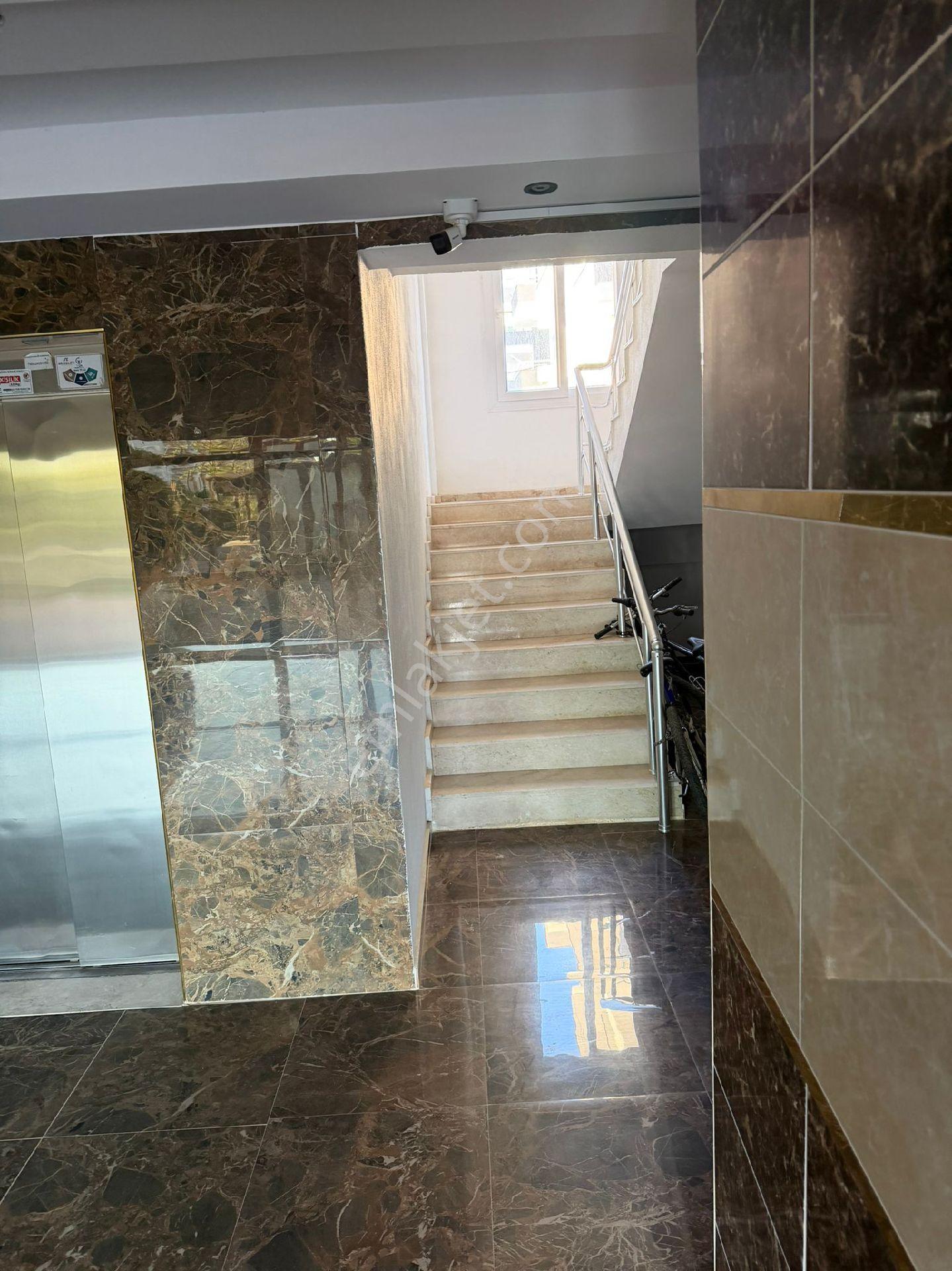 Eylem Emlak'tan Mersin Atakent'te Havuzlu Eşyalı 2+1 Yıllık Kiralık Daire - Görsel 8
