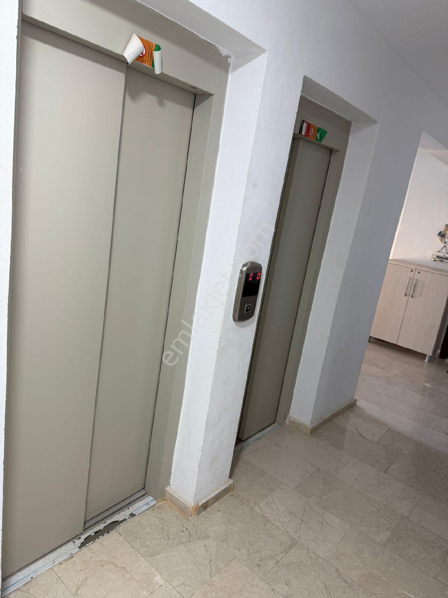 Eylem Emlak'tan Mersin Atakent'te Havuzlu Eşyalı 2+1 Yıllık Kiralık Daire - Görsel 26