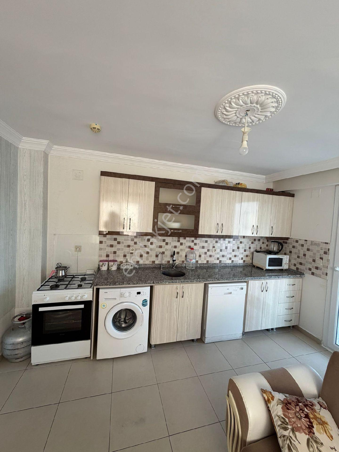 Eylem Emlak'tan Mersin Atakent'te Havuzlu Eşyalı 2+1 Yıllık Kiralık Daire - Görsel 3
