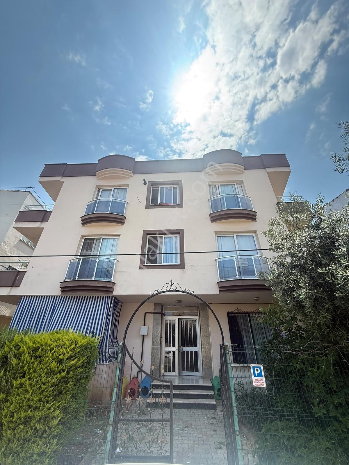 Ucan'dan Yenisehir Forum Civarı Müstakil Binada 3+1 Satılık