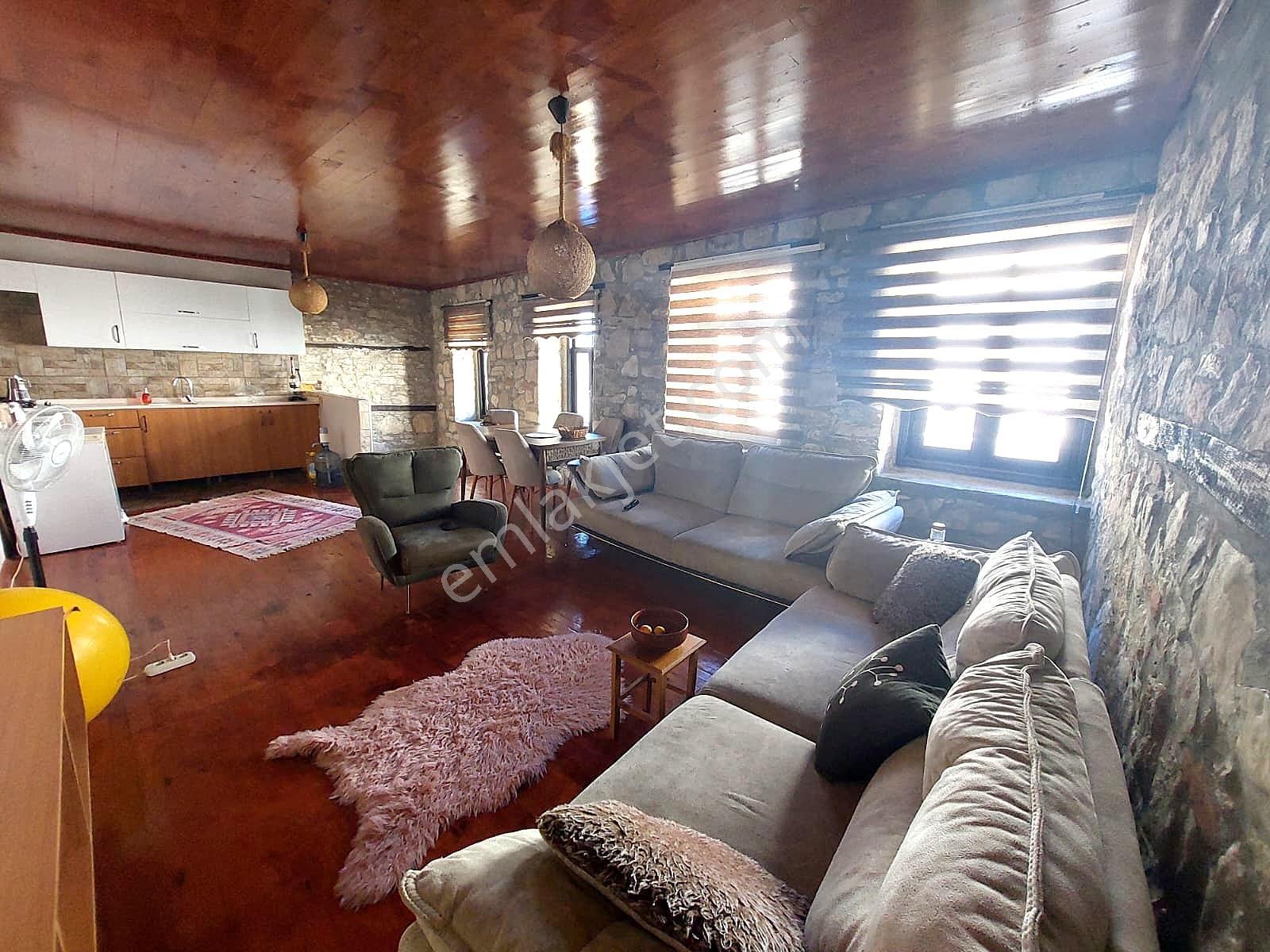 Kuşadası Merkez Ticari/mesken Eşyalı/eşyasız Kiralık 3+1 Taş Ev - Görsel 23