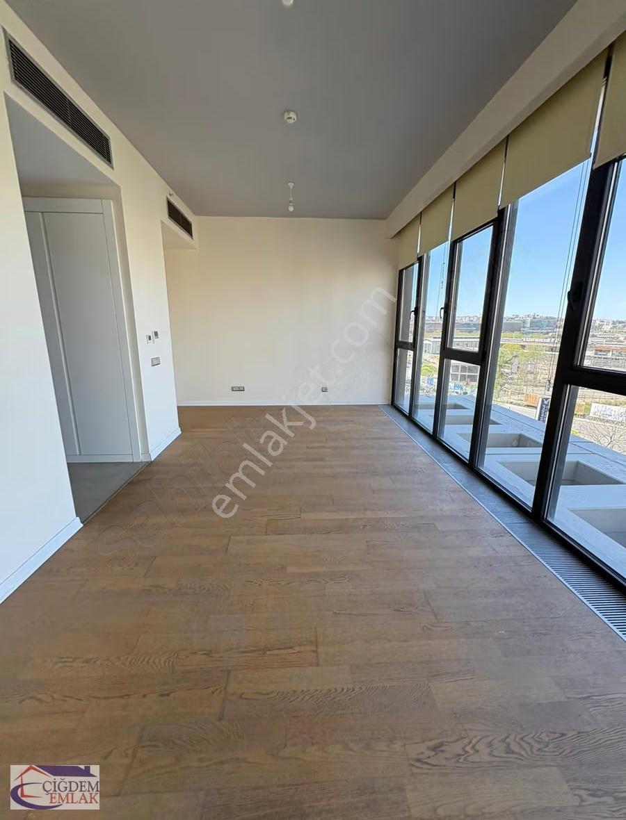 The İstanbul Residence Kir Ve Satış Ofisinden 1+0 Teraslı Kir.