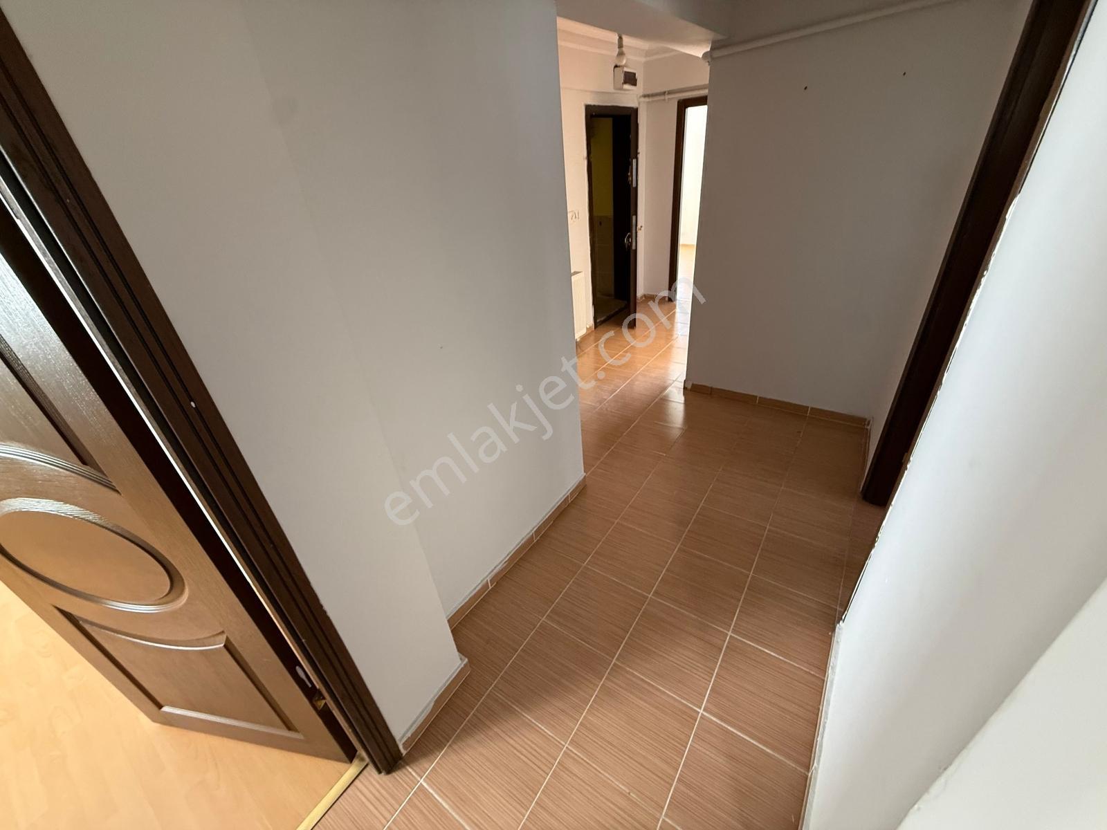 Alsancak Mah Katta Tek Daire Ön Cephe Ara Katta Kiralık 3+1 - Görsel 14