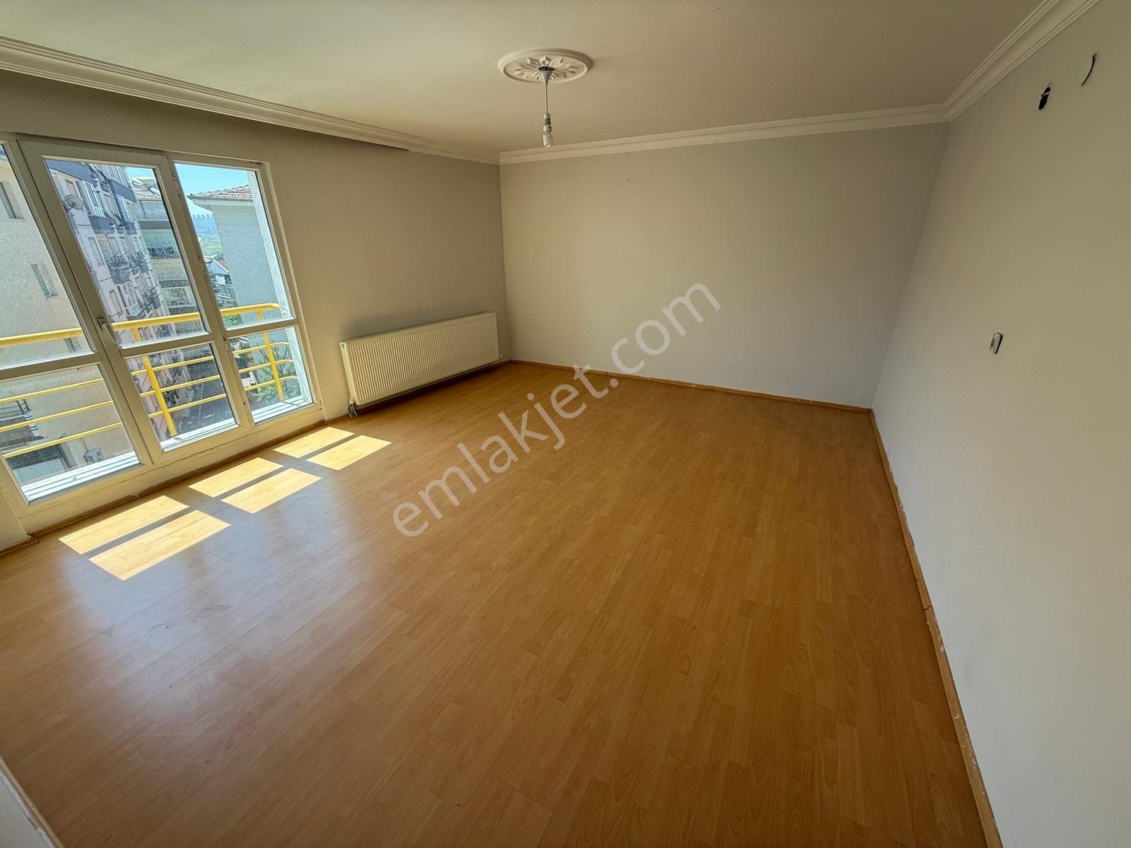 Alsancak Mah Katta Tek Daire Ön Cephe Ara Katta Kiralık 3+1 - Görsel 21