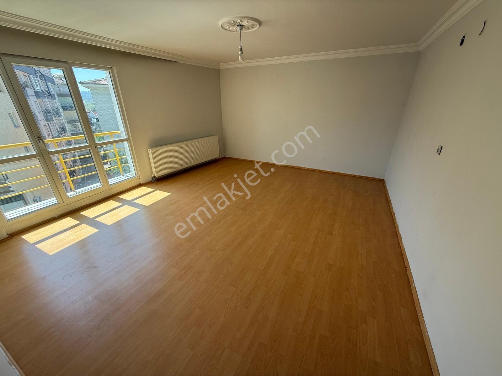 Alsancak Mah Katta Tek Daire Ön Cephe Ara Katta Kiralık 3+1 - Görsel 22
