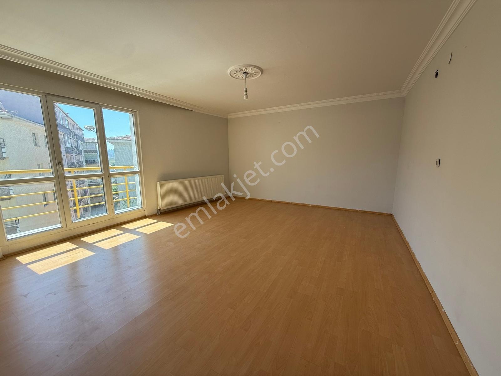 Alsancak Mah Katta Tek Daire Ön Cephe Ara Katta Kiralık 3+1 - Görsel 16