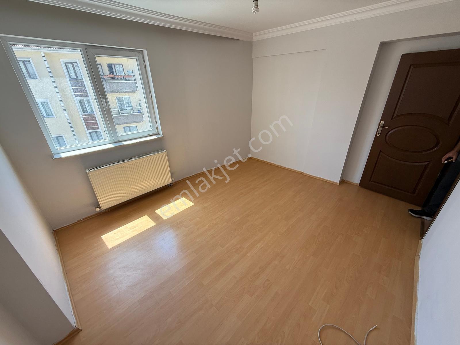 Alsancak Mah Katta Tek Daire Ön Cephe Ara Katta Kiralık 3+1 - Görsel 28