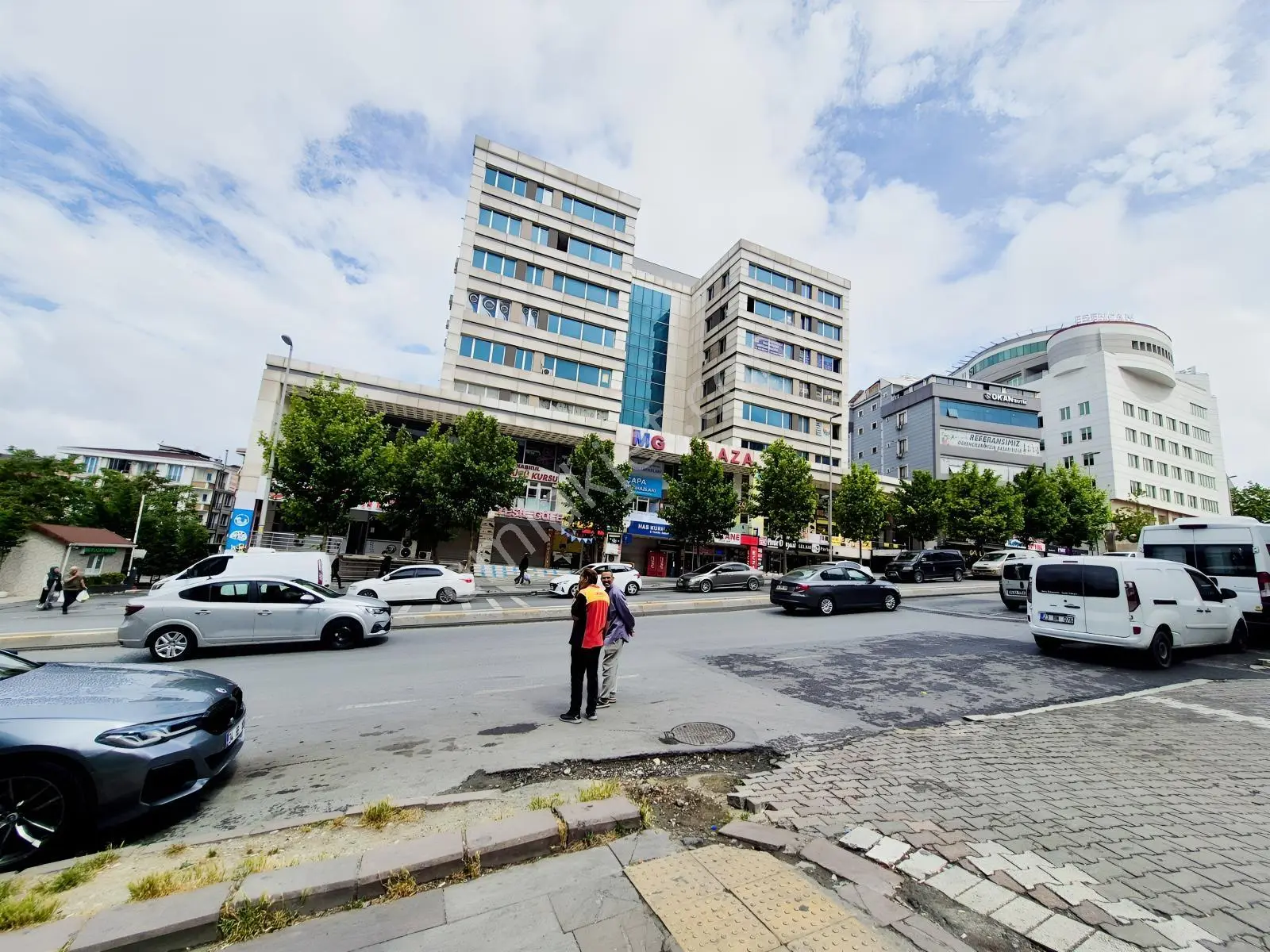 Esenyurt Mg Plaza'da İşlek Cadde Üzerinde 201m2 Kiralık Dükkan