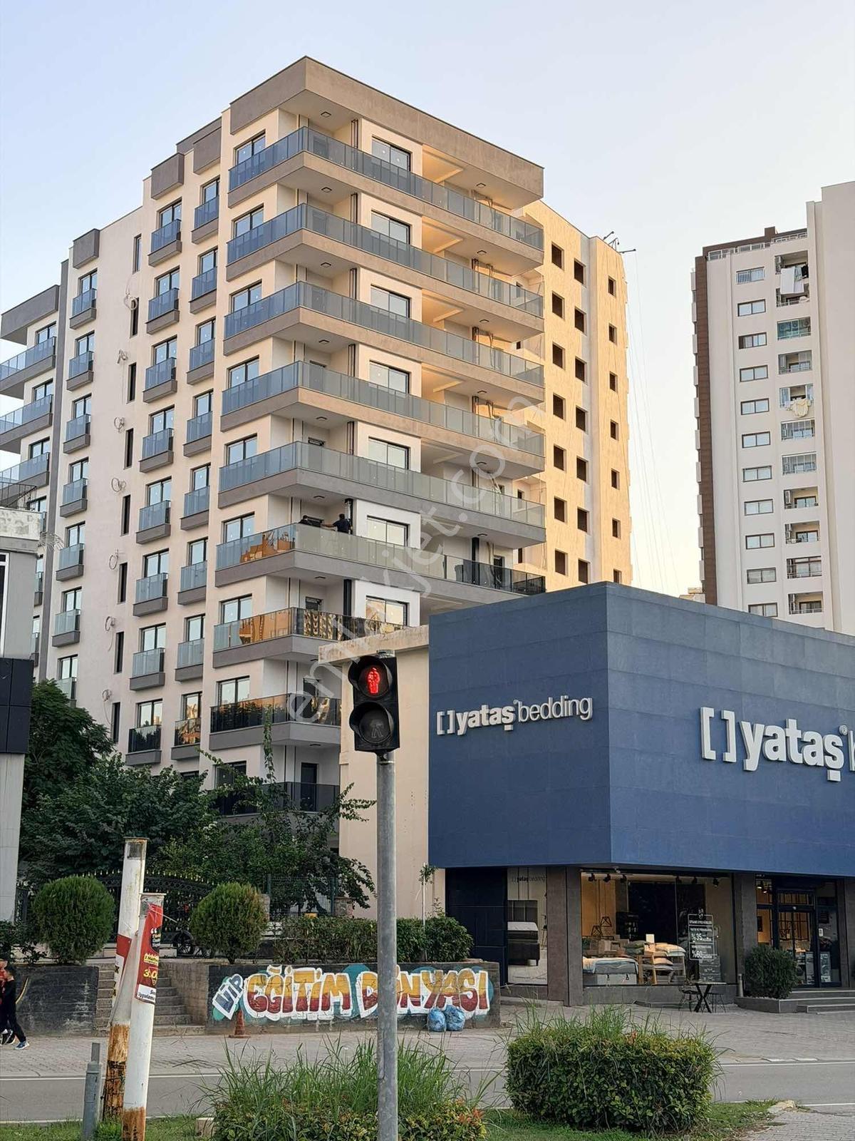 Total'den Real Yolu Üzerinde Kriminal Kavşağında Sıfır Lüx Daire