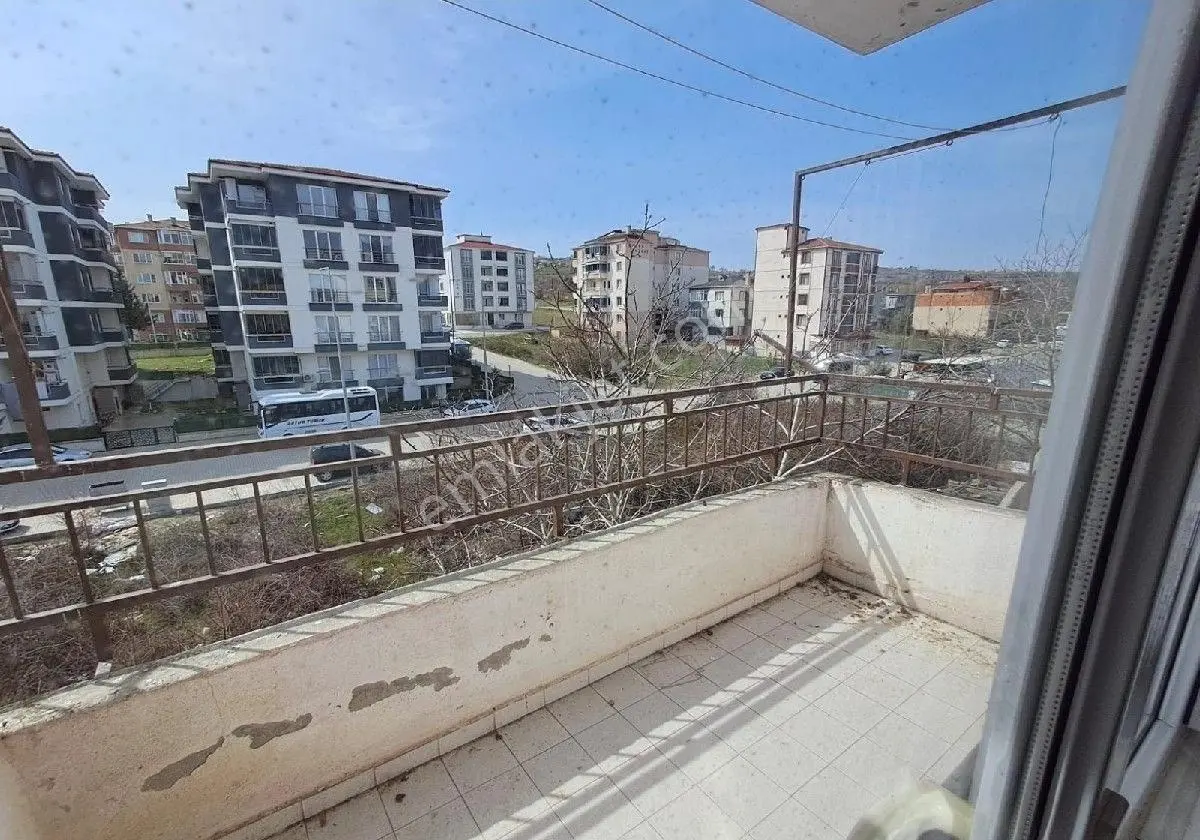 Ekşioğlu'dan Altınova Mah. 5 Katlı Komple Satılık Sobalı Daire - Görsel 2