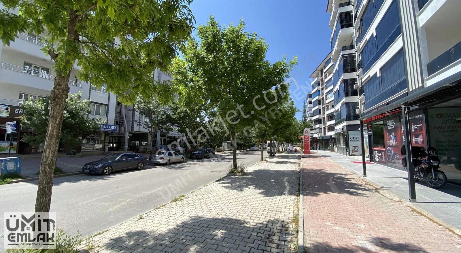 Ümit Emlak|sürsürü/ana Cadde Üzeri İşlek Lokasyon 220m2 Kiralık