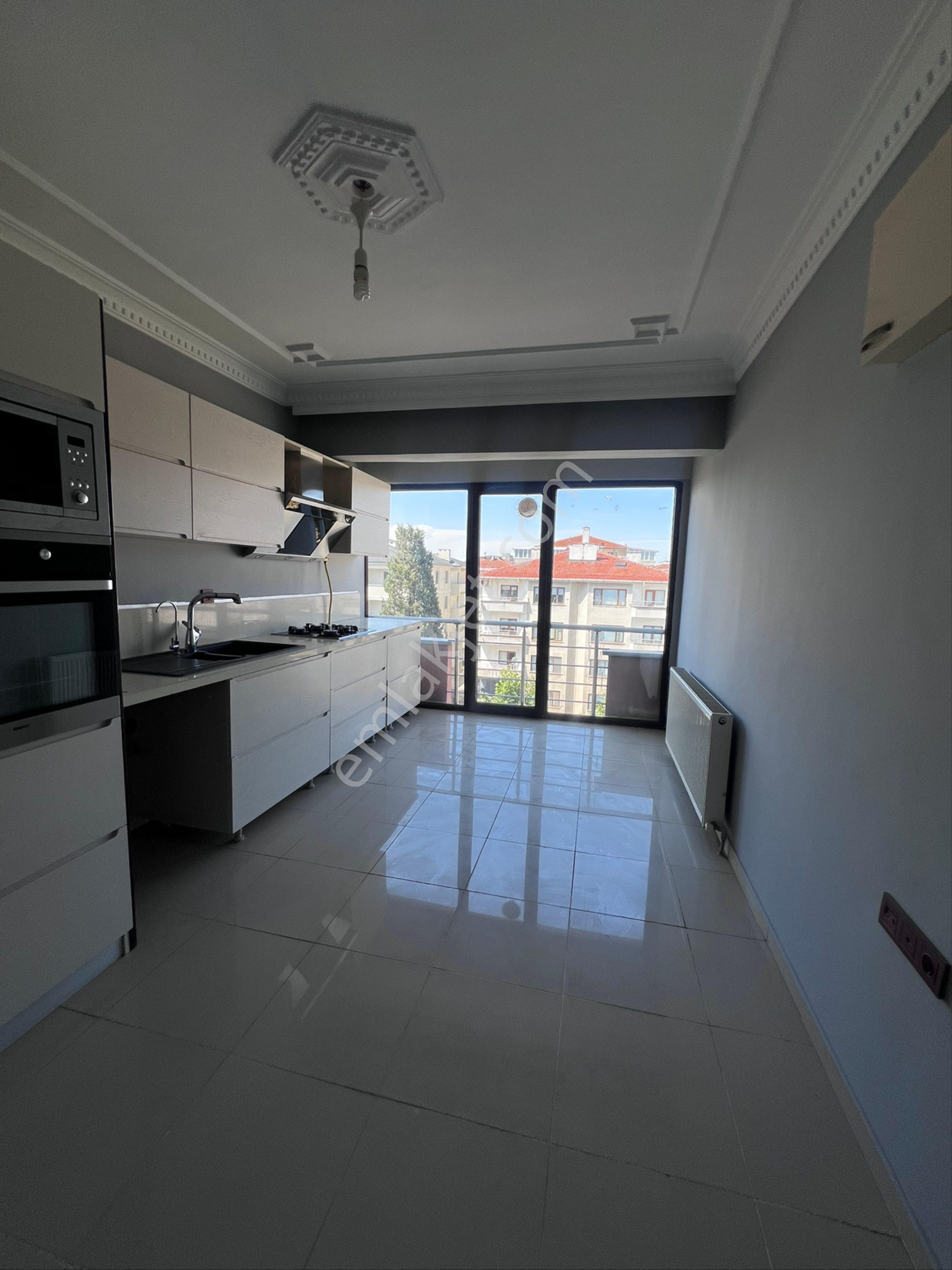 Remax Land Bahçelievler’de 5+1 Kiralık Daire - Görsel 12