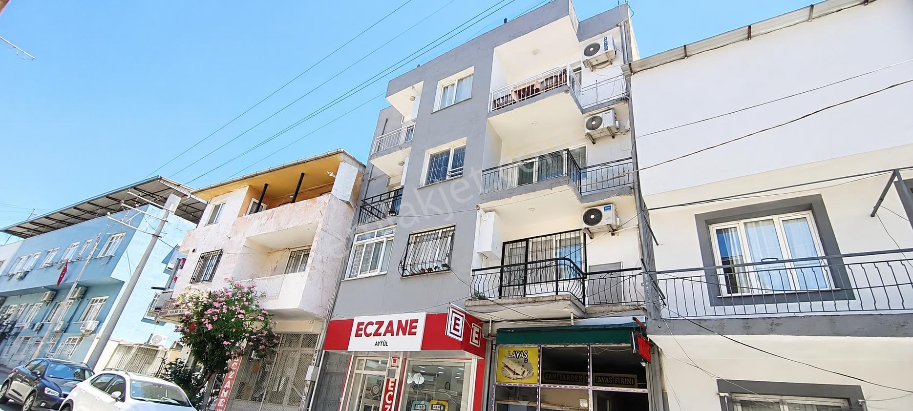 Bayraklı Yamanlar’da 3+1 | 3 Balkonlu | Doğalgaz Kombili | Çift Cepheli Geniş Daire - Görsel 3