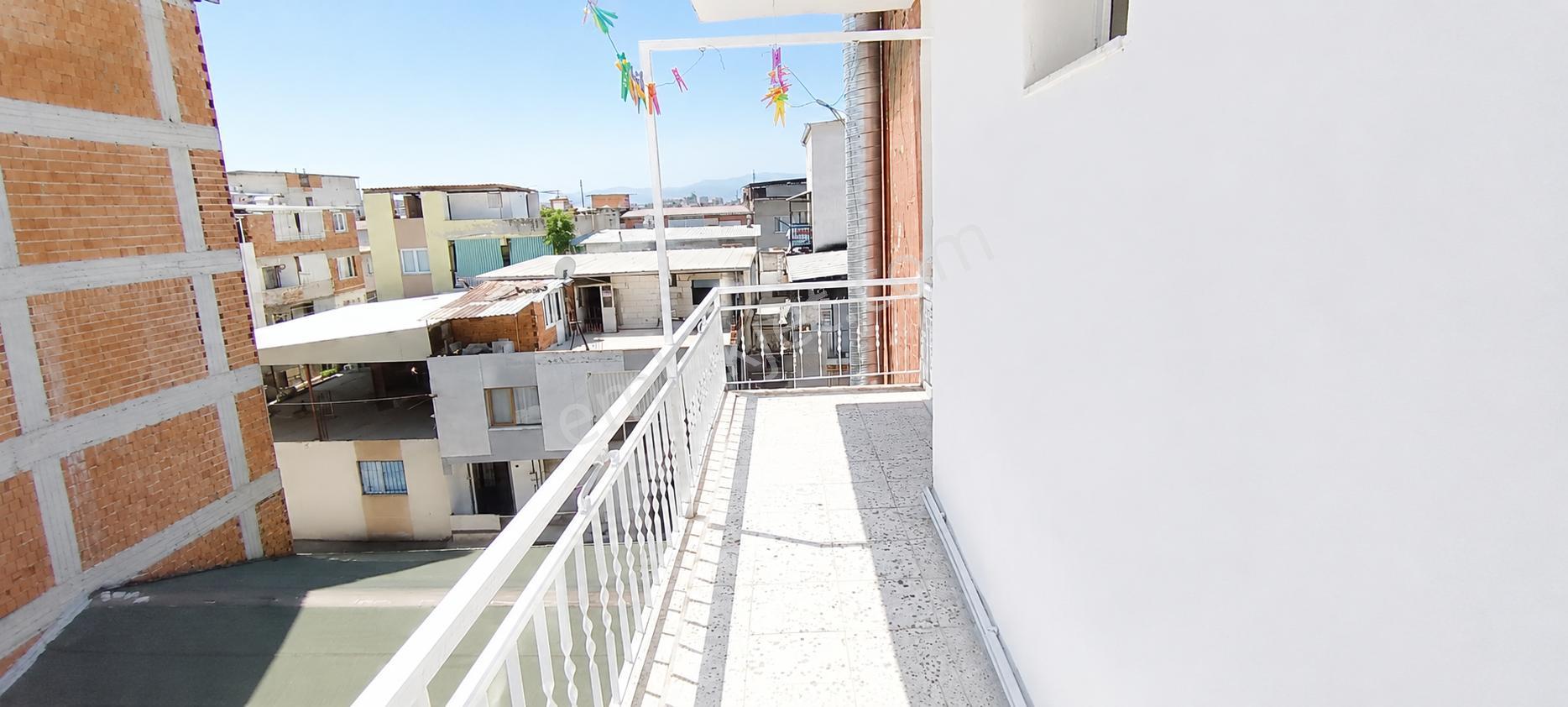 Bayraklı Yamanlar’da 3+1 | 3 Balkonlu | Doğalgaz Kombili | Çift Cepheli Geniş Daire - Görsel 18