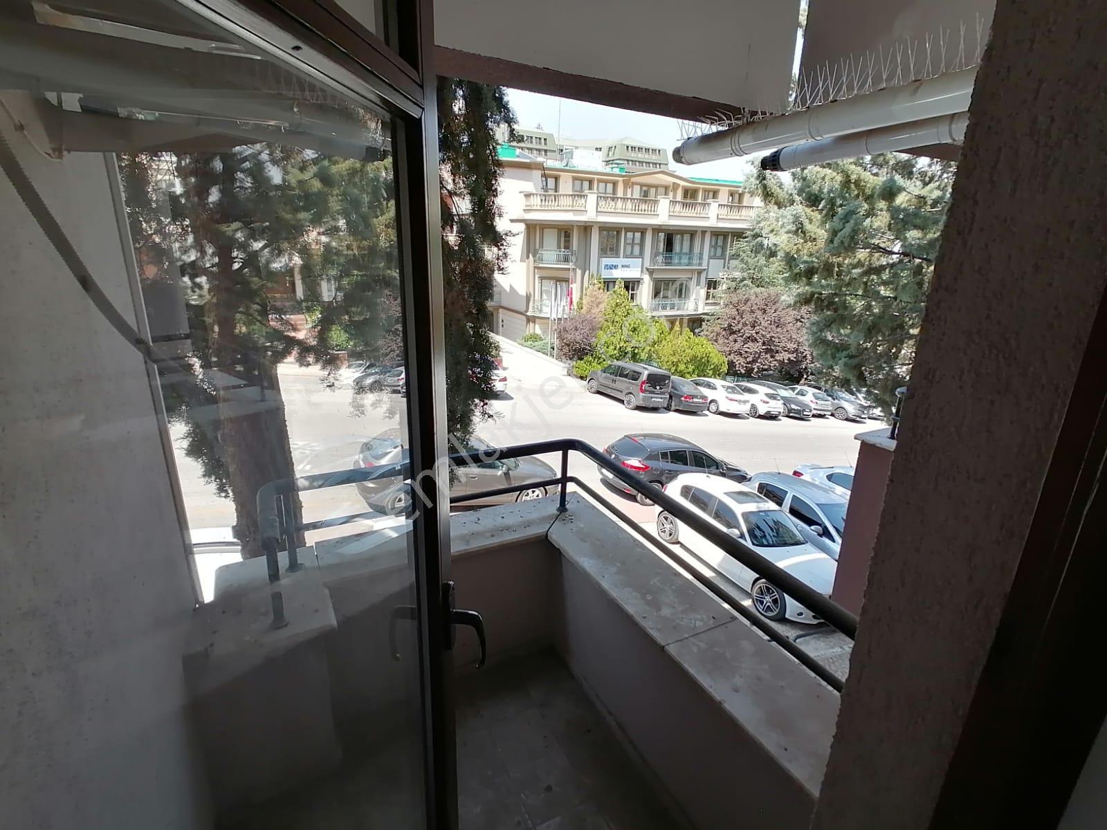 Gop Ust Kozada 1.kat İçi Bakımlı Ön Cephe Kombili 2+1 Kiralık Daire - Görsel 13