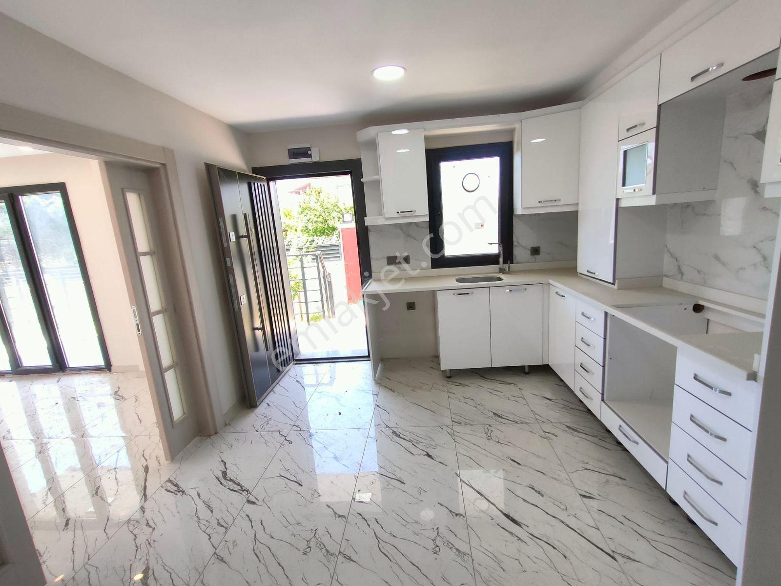 Kartallar'dan Denize Yakın Merkezde Büyük Bahçeli Yazlık Villa.. - Görsel 18