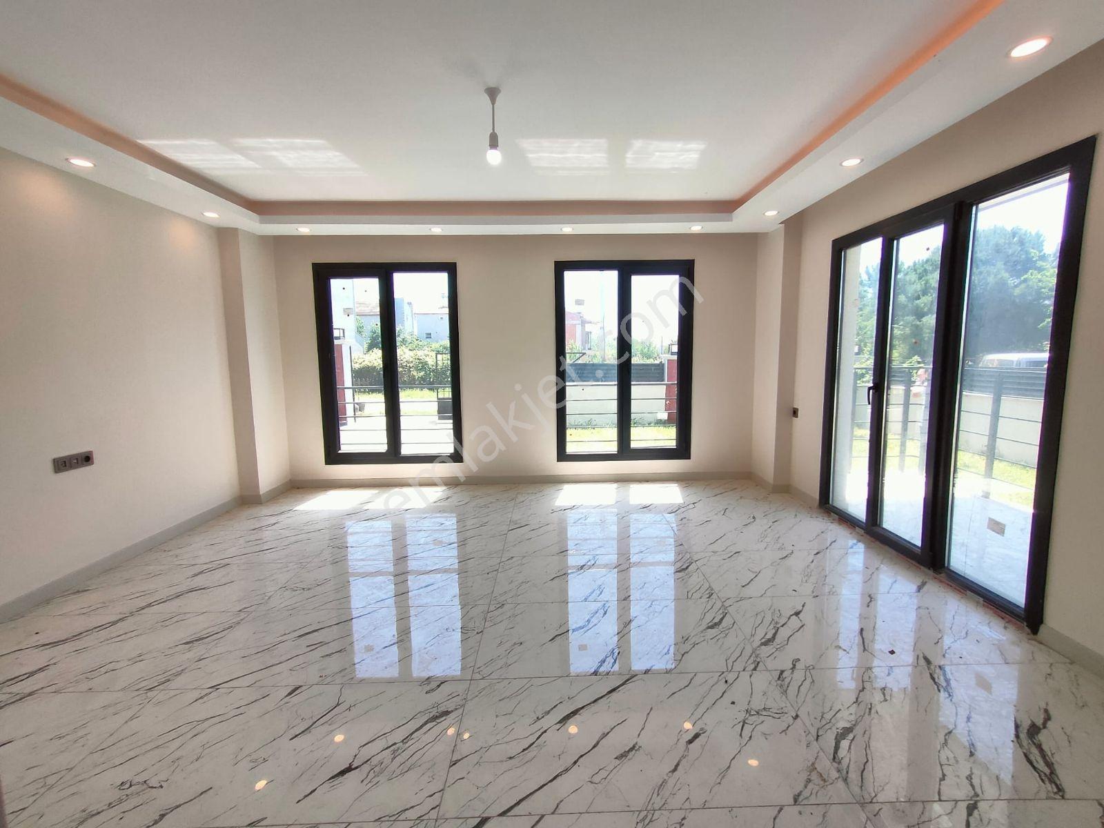Kartallar'dan Denize Yakın Merkezde Büyük Bahçeli Yazlık Villa.. - Görsel 6