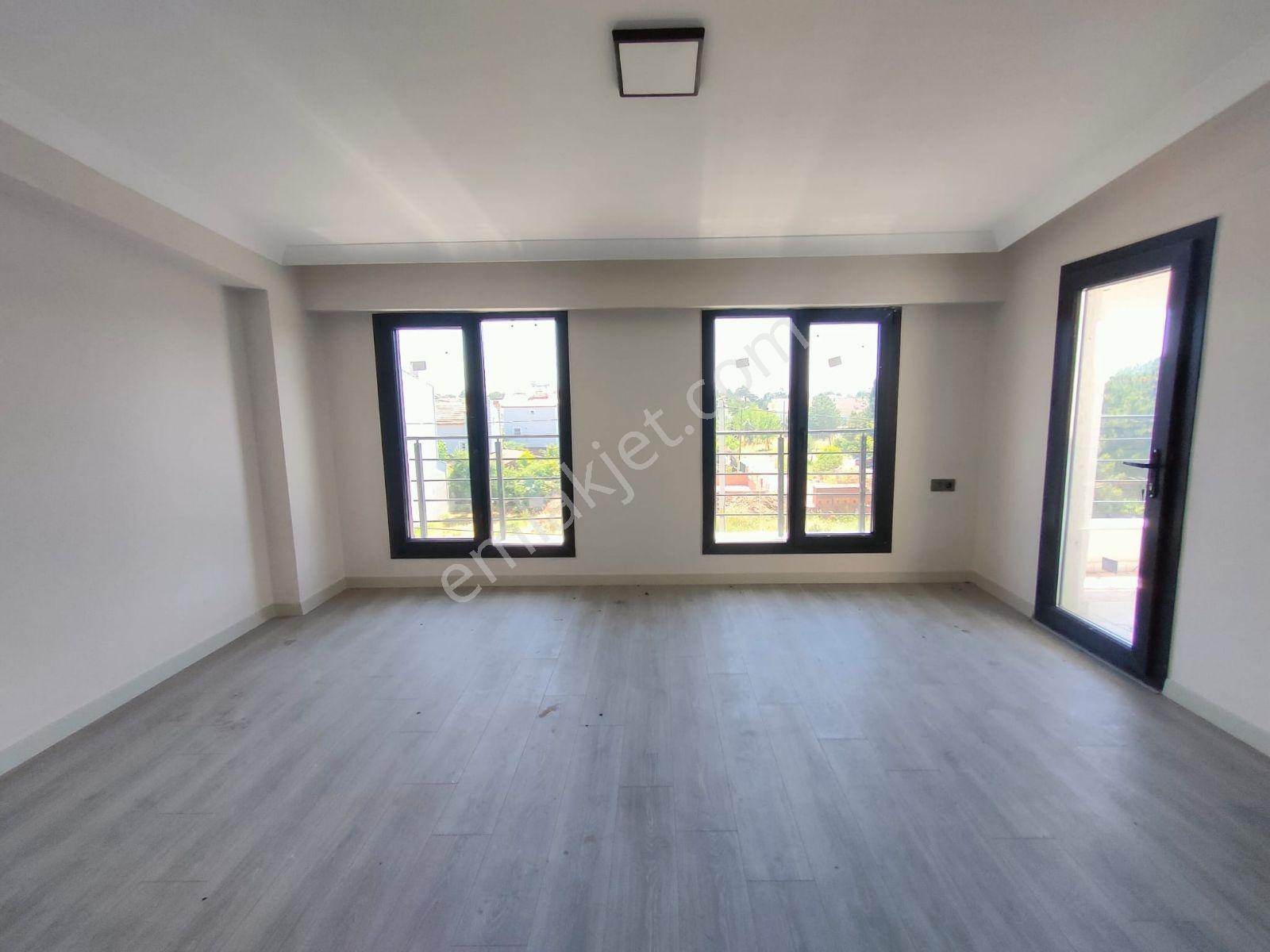 Kartallar'dan Denize Yakın Merkezde Büyük Bahçeli Yazlık Villa.. - Görsel 26