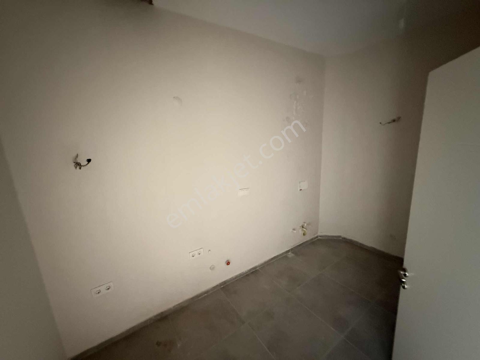 Yelkide İzmir Caddesi Yanı | Dükkan+daire Komple Satılık Bina - Görsel 24
