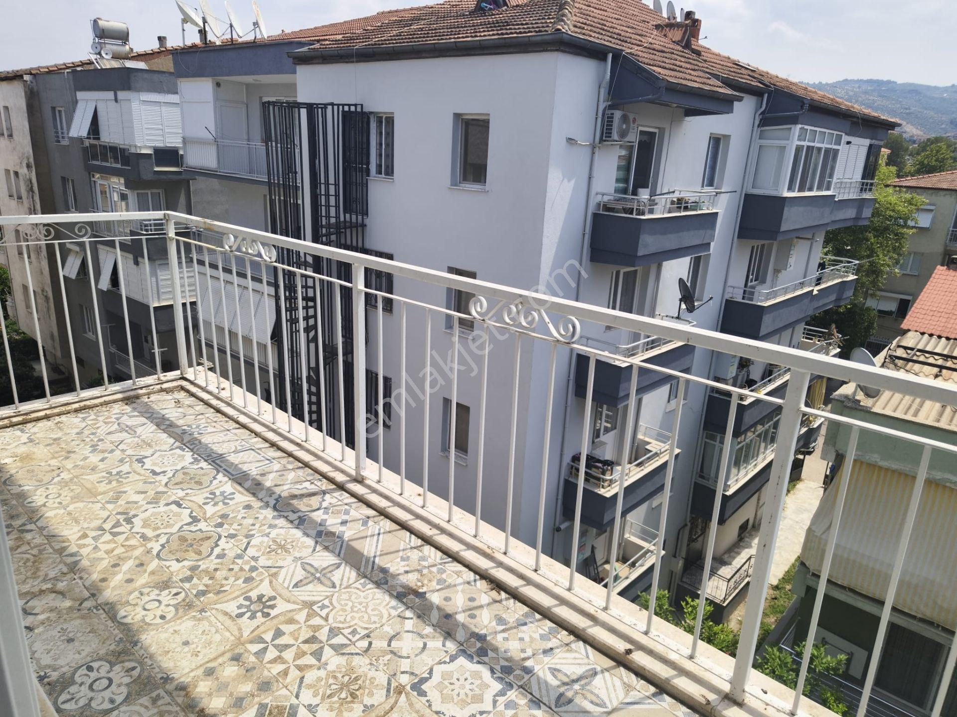 İzmir Selçuk Merkezde Full Eşyalı, Yenilenmiş 3 Balkonlu 2+1 Daire - Görsel 19