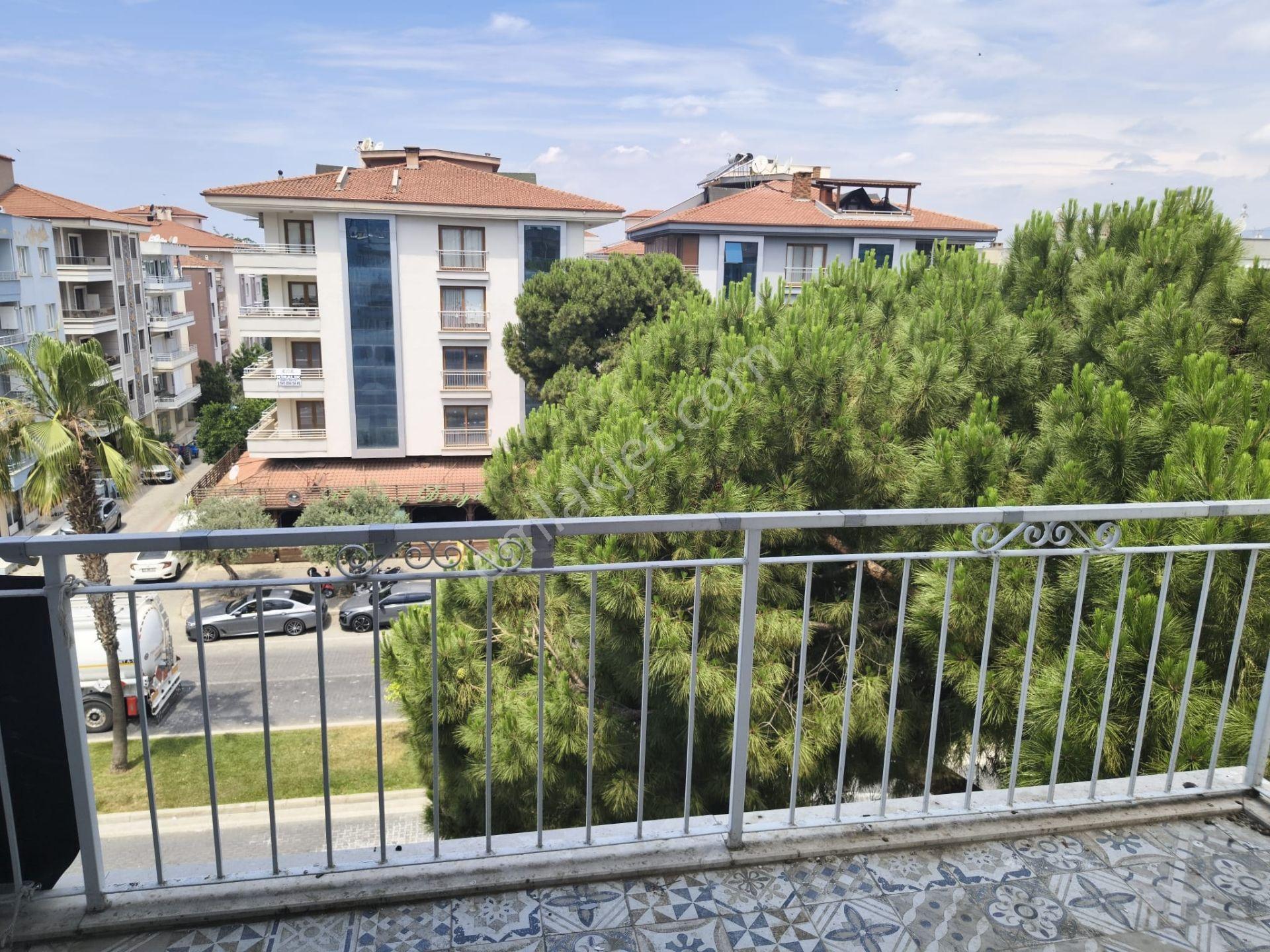 İzmir Selçuk Merkezde Full Eşyalı, Yenilenmiş 3 Balkonlu 2+1 Daire