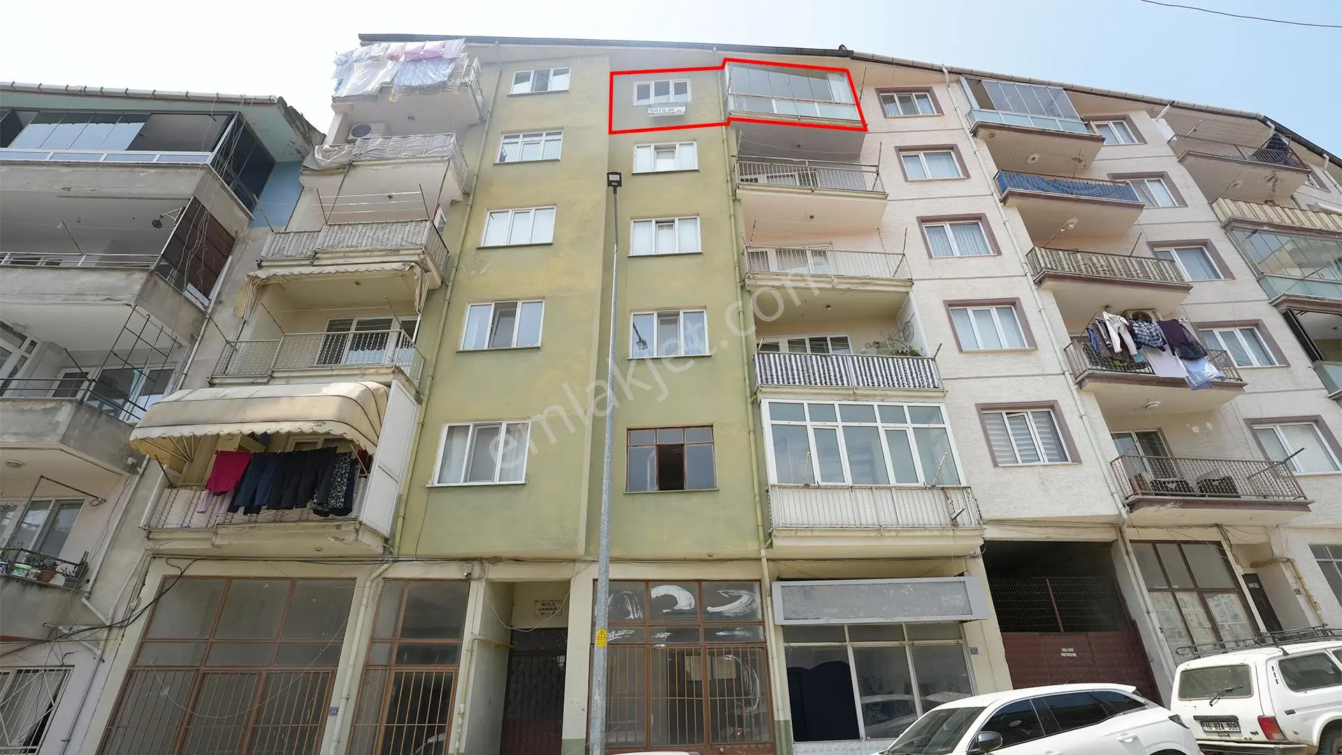 C21 Cius; Eski Pazar Caddesinde 3+1 Taşınmaya Hazır Daire