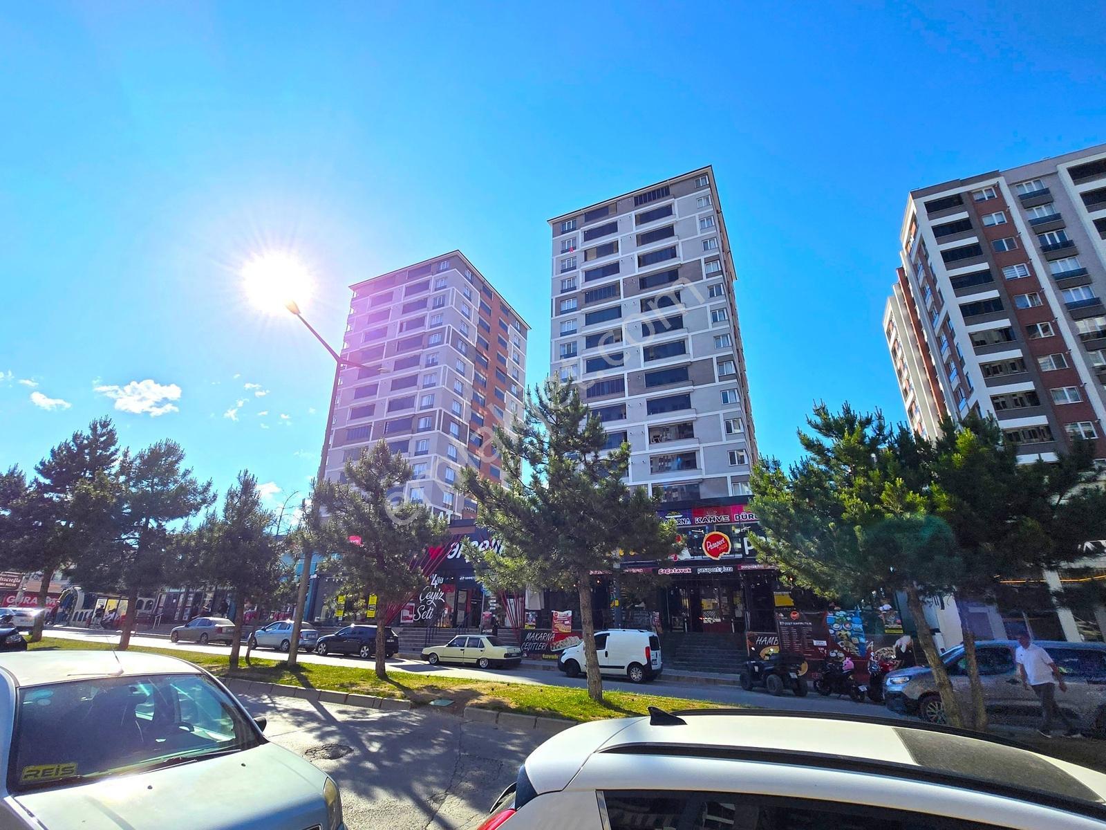 Garanti Emlak'tan Şehrin En Elit Konumunda K.otoparklı 2+1 Daire - Görsel 3
