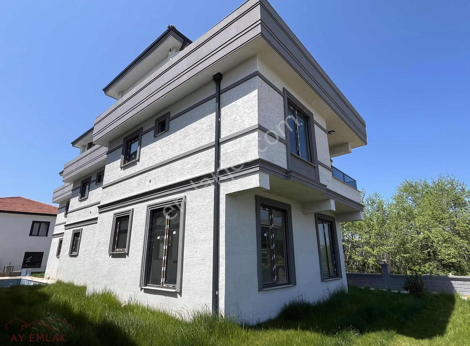 Karasu'da Denize Yakın Havuzlu 3+1/4+1 Lüks Villa Seçenekleri. - Görsel 13