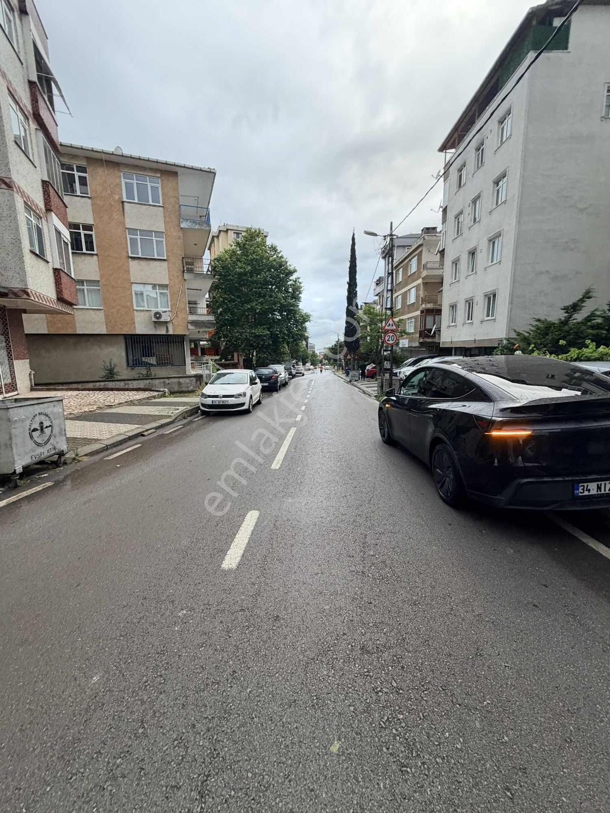 Fatih Caddesinde Bahçeli Lavabolu Yönetmelikli Binada Dükkan - Görsel 19