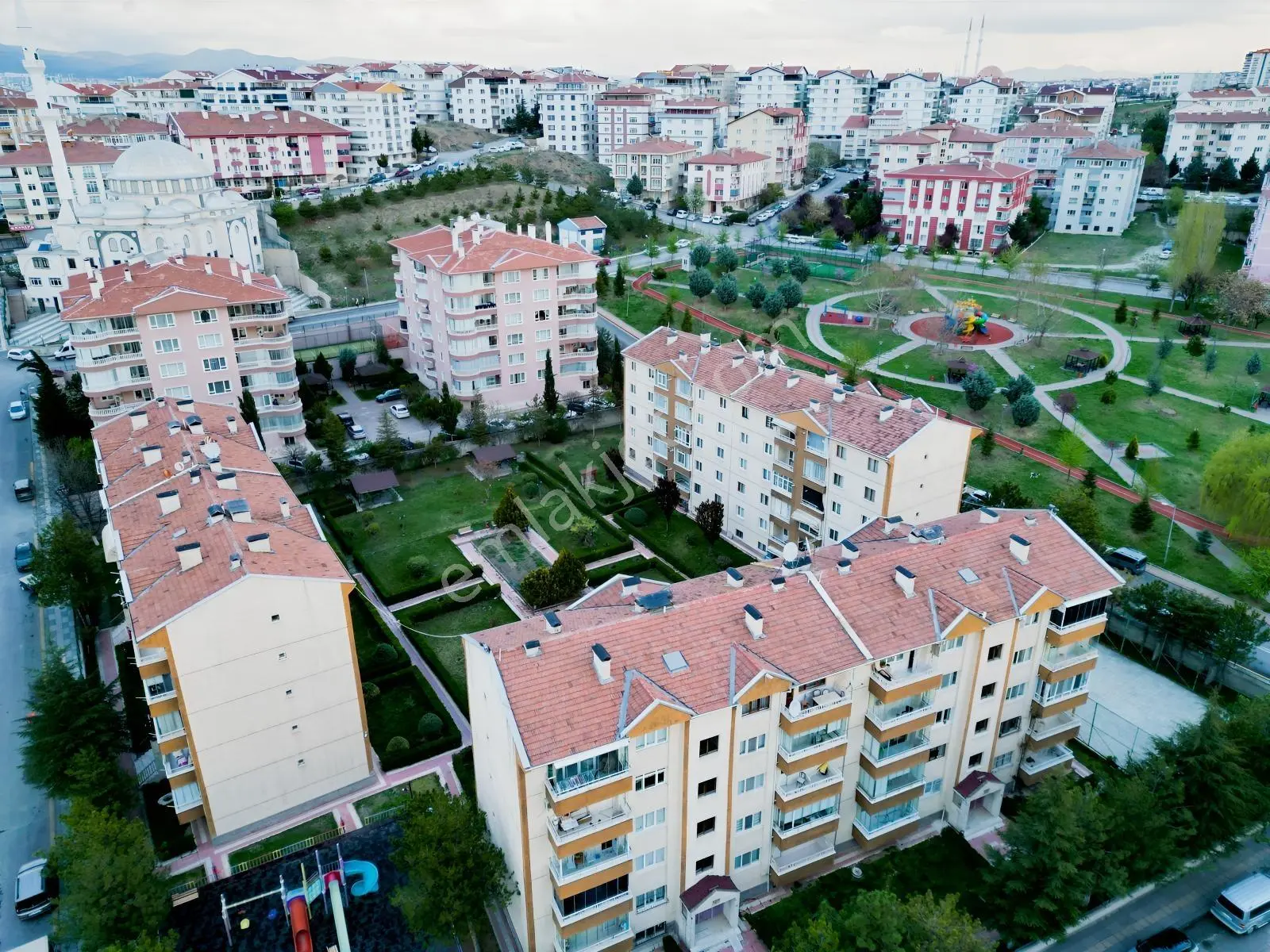 Eray1 Sitesinde Yüksek Girişte Kiralık 3+1 Daire