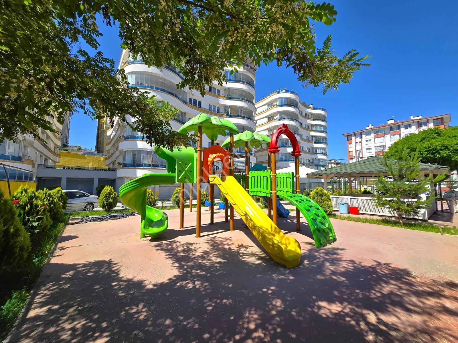 Garanti Emlak'tan "sosyal Tesisli Sitede" K. Otoparklı 3+1 Daire