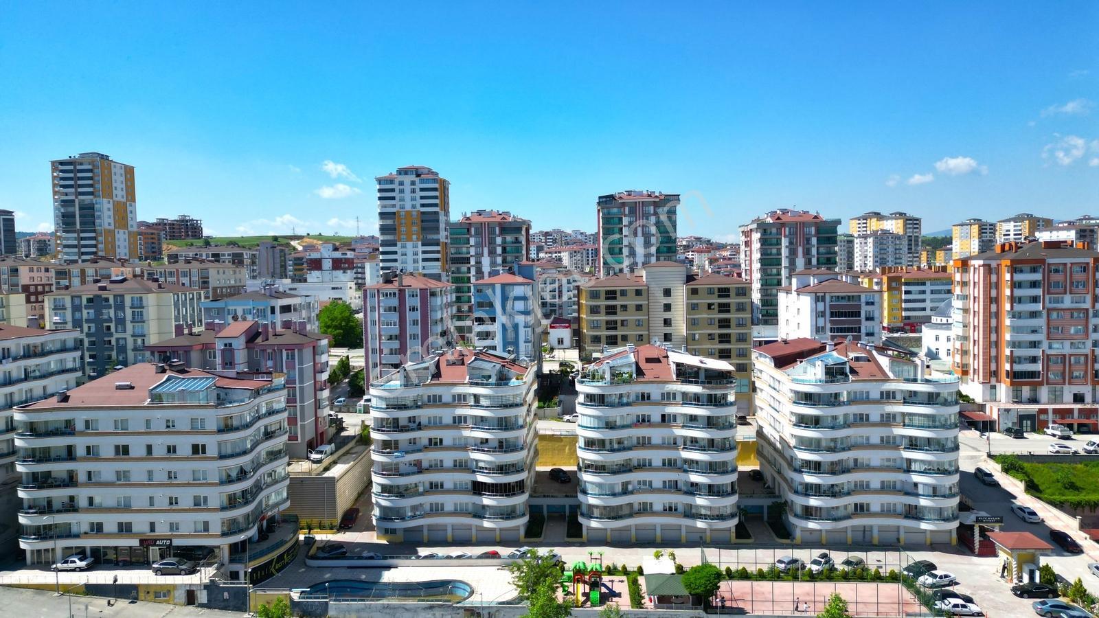 Garanti Emlak'tan "sosyal Tesisli Sitede" K. Otoparklı 3+1 Daire - Görsel 3