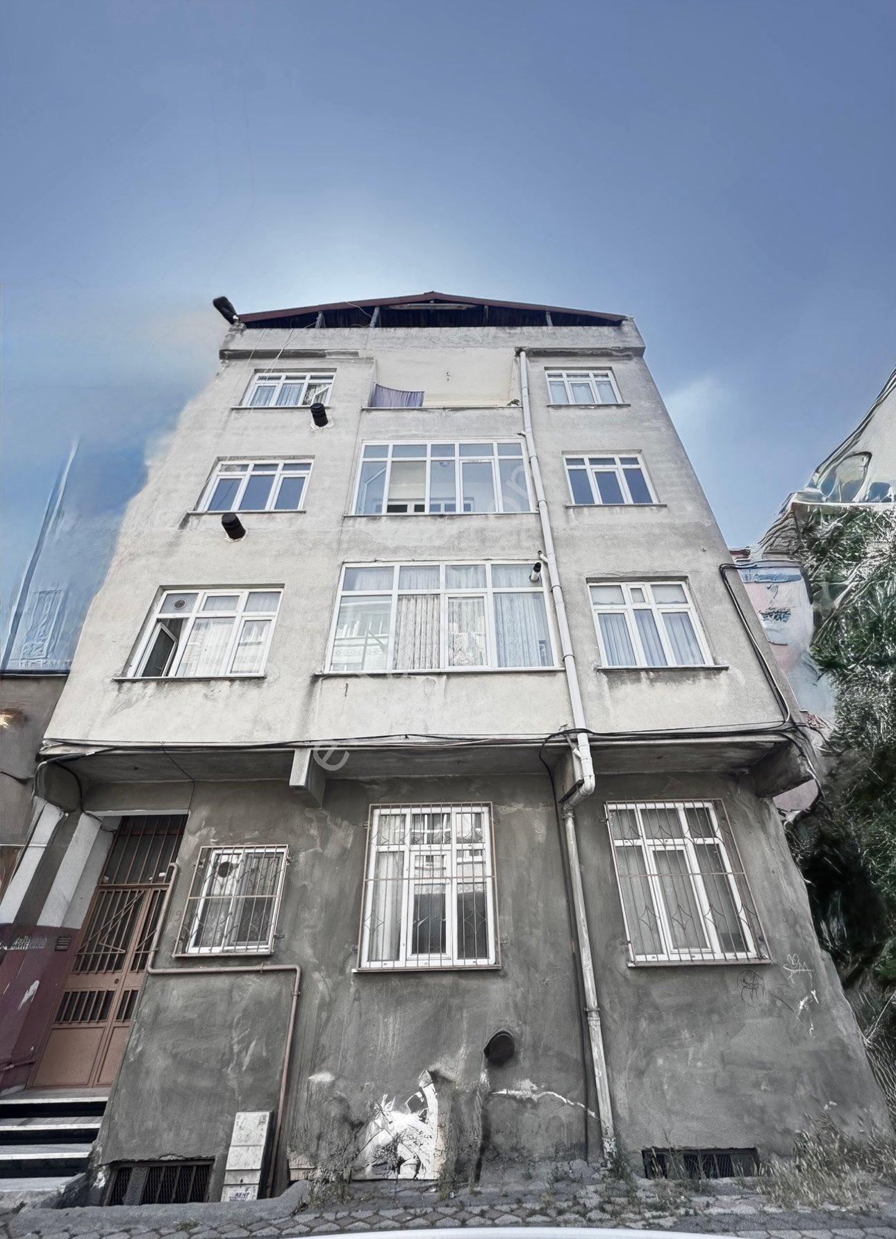 Zafer Yapıdan Satılık 5 Katlı Bina 50.yıl Mahallesinde