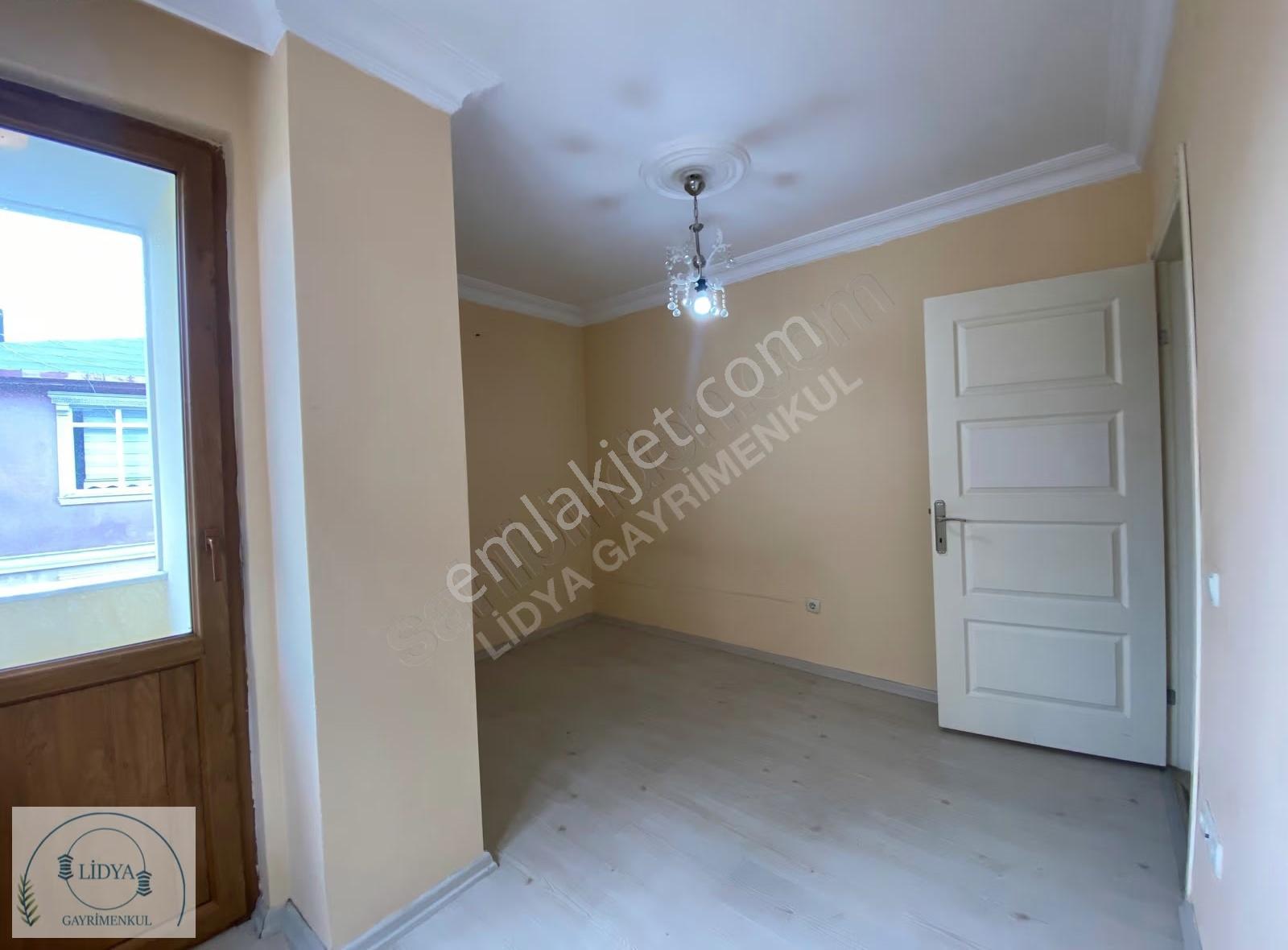 Kayışdağı Mh. Otoparklı Eşyasız Balkonlu Ara Kat 2+1 - Görsel 31