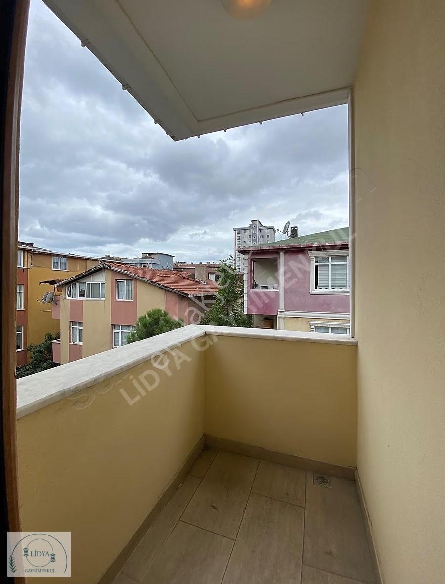 Kayışdağı Mh. Otoparklı Eşyasız Balkonlu Ara Kat 2+1 - Görsel 8