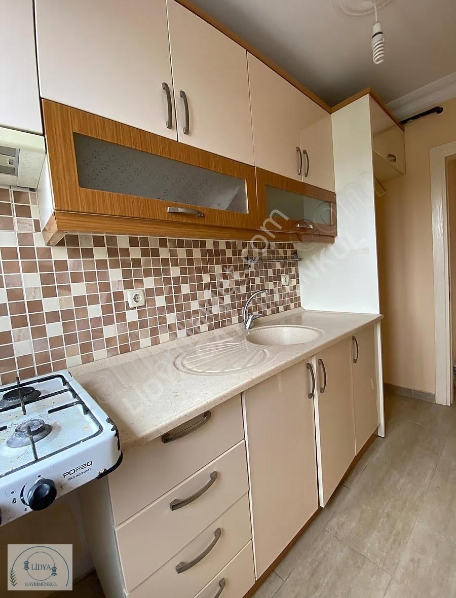Kayışdağı Mh. Otoparklı Eşyasız Balkonlu Ara Kat 2+1 - Görsel 18