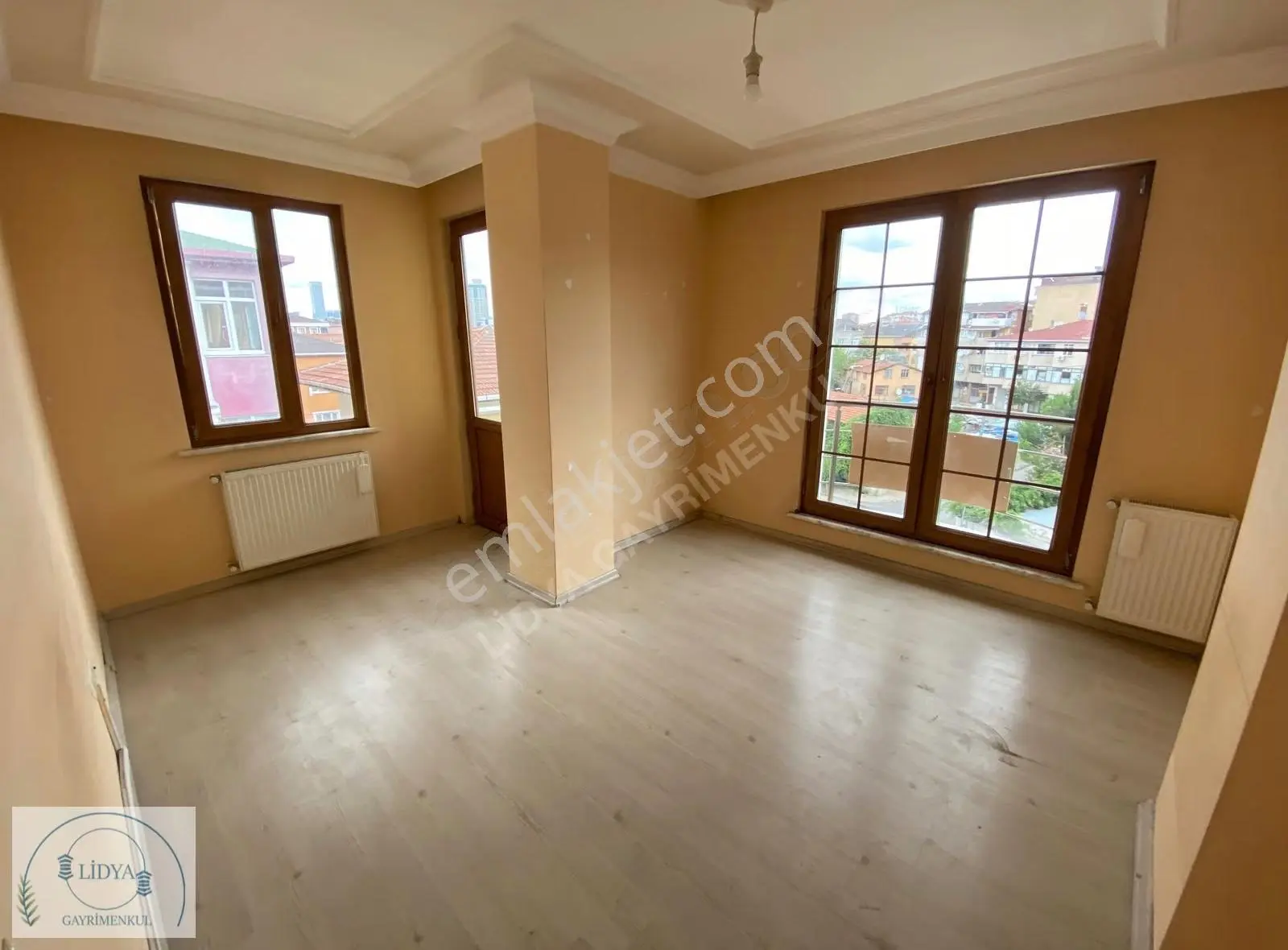 Kayışdağı Mh. Otoparklı Eşyasız Balkonlu Ara Kat 2+1 - Görsel 3