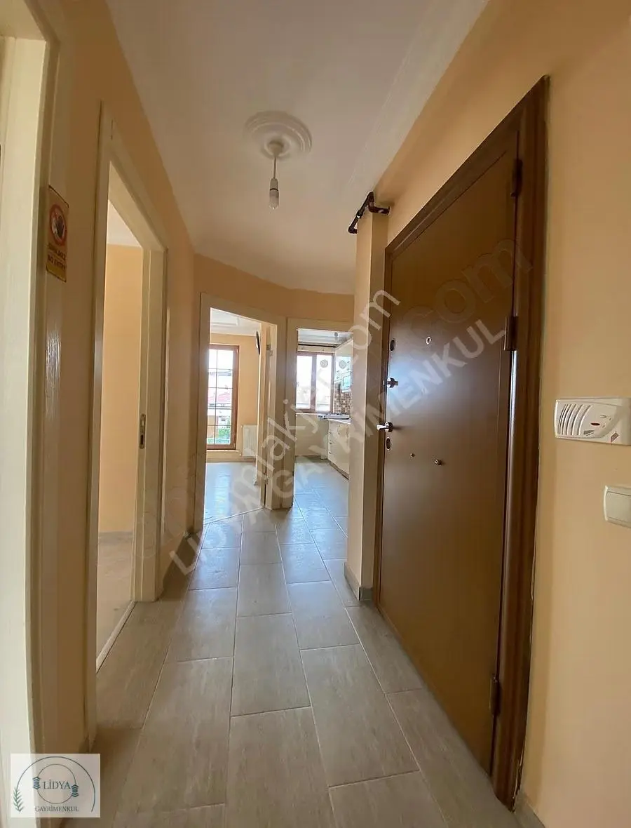 Kayışdağı Mh. Otoparklı Eşyasız Balkonlu Ara Kat 2+1 - Görsel 5