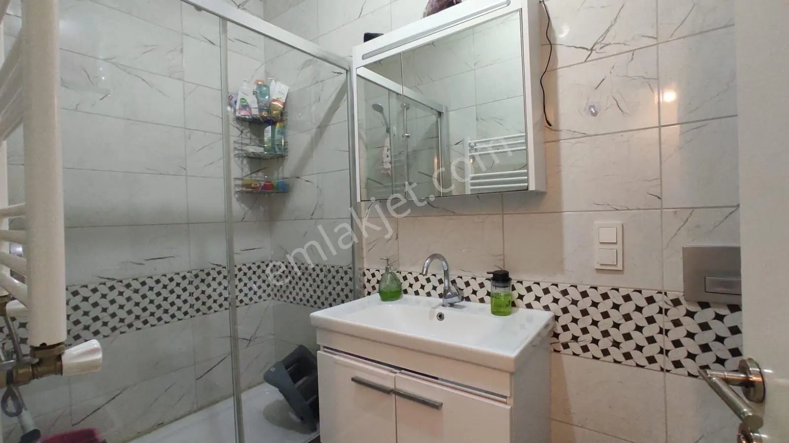 Remax Kaya Cennet Mahallesinde İskanlı 2+1 Satılık Fırsat Daire