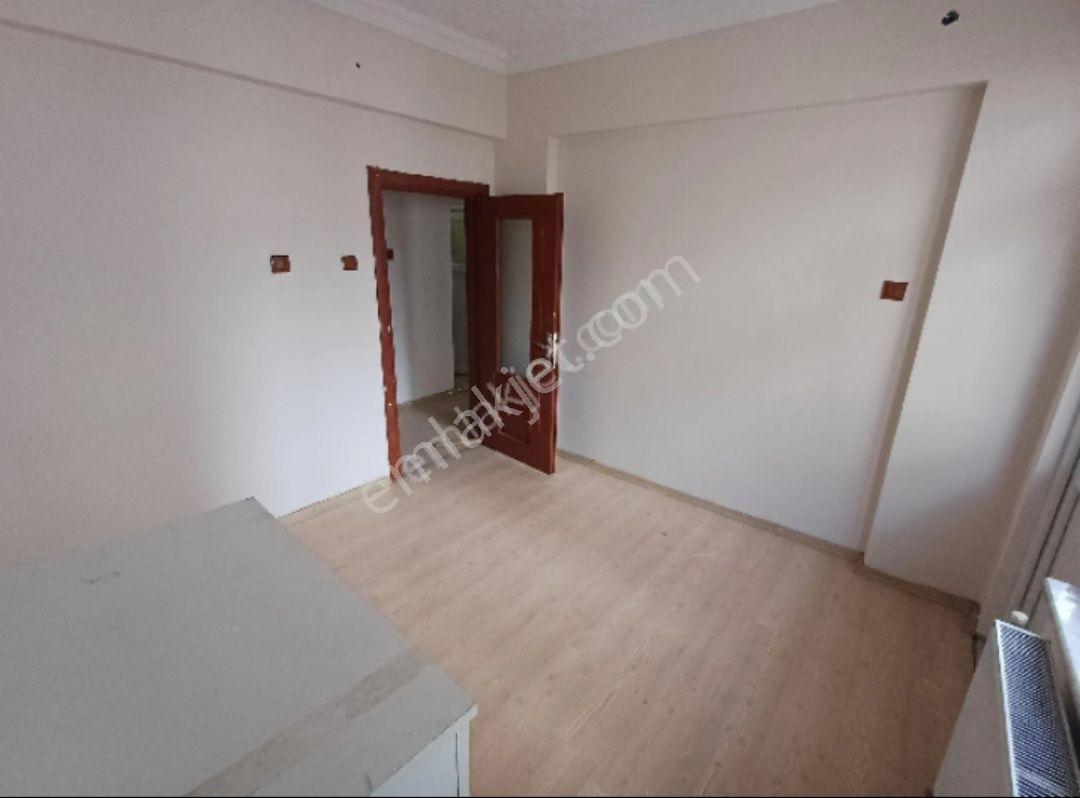 Satlık 3+1 Rızvanağa Cad Servet Apt - Görsel 16
