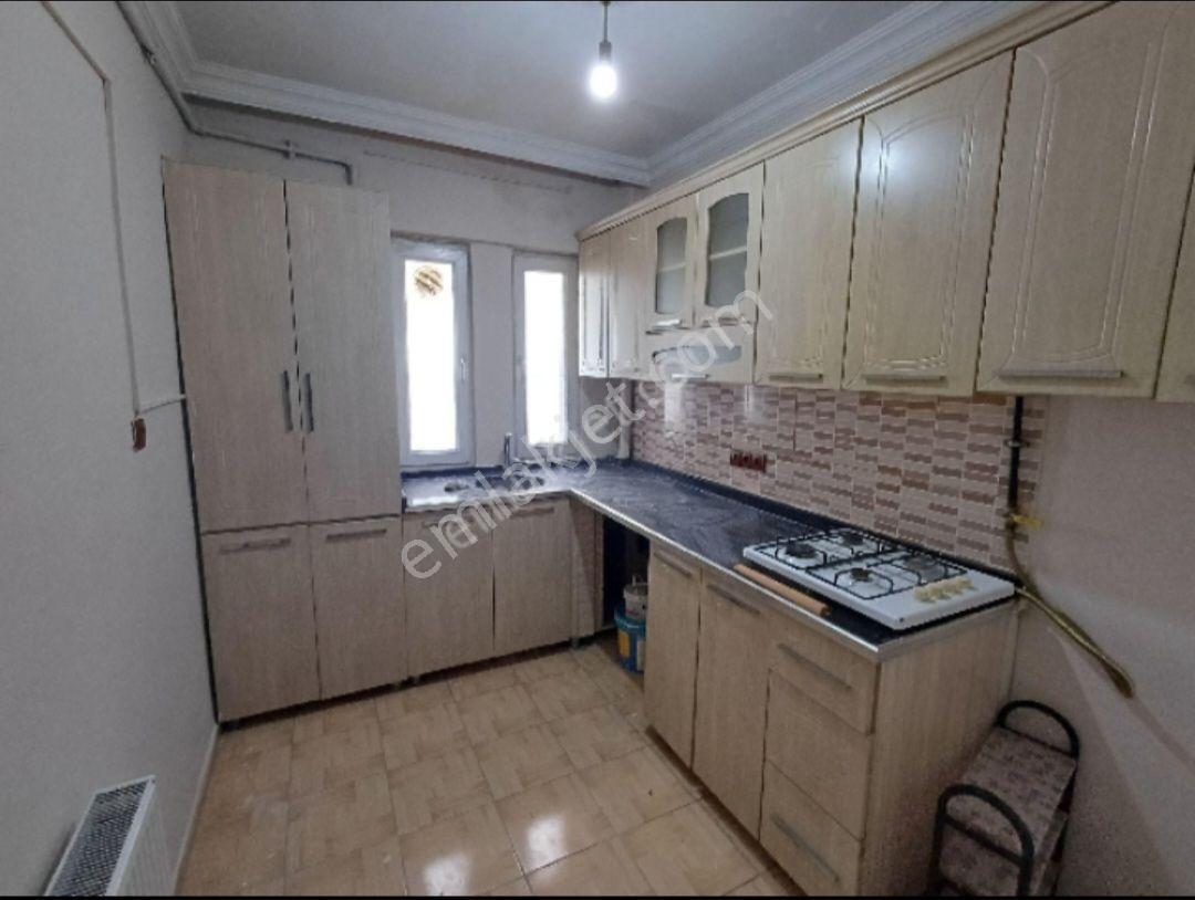 Satlık 3+1 Rızvanağa Cad Servet Apt