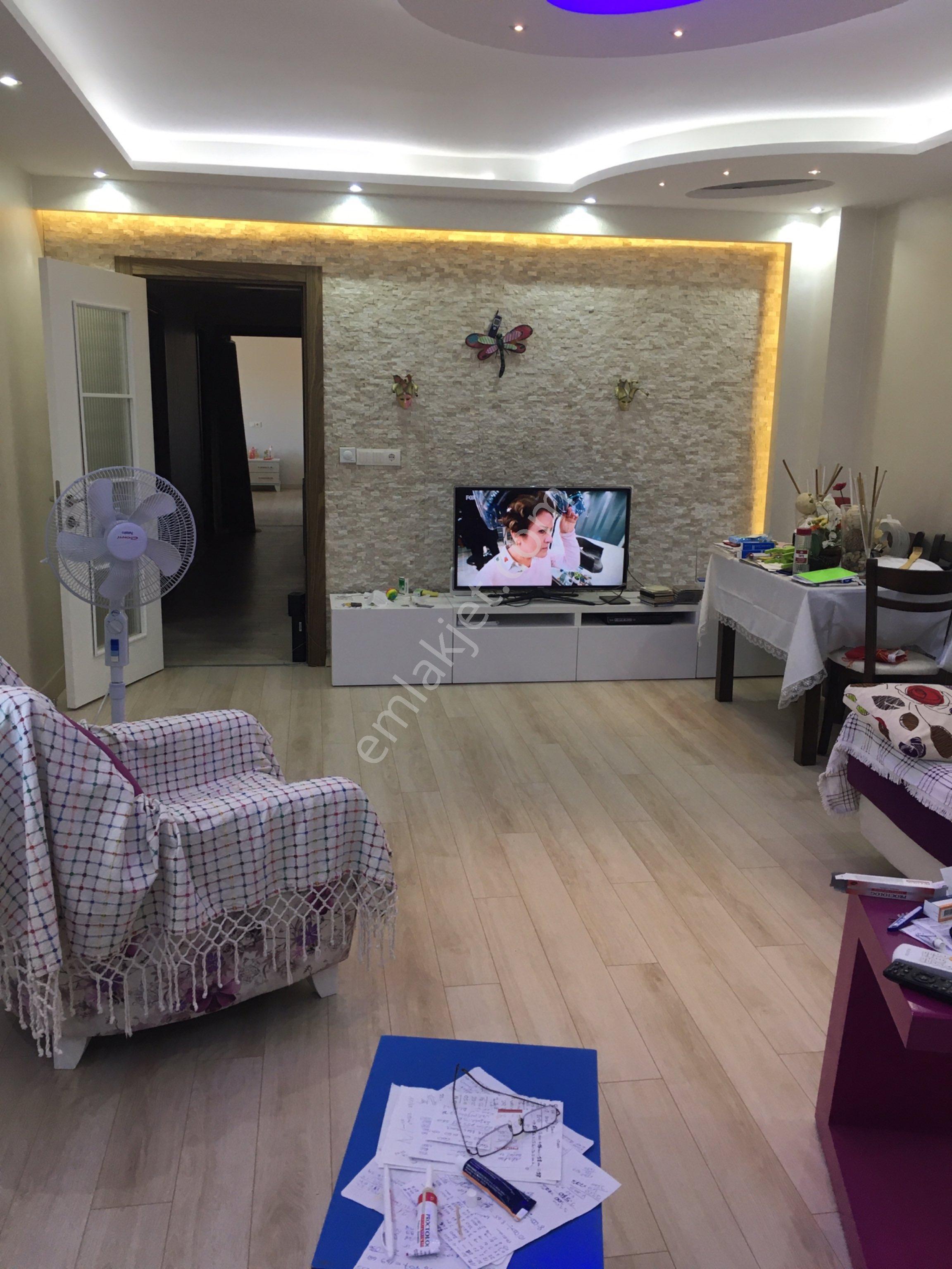 Cumhuriyet Mahallesinde Eşyasız (boş) Kiralık Daire.