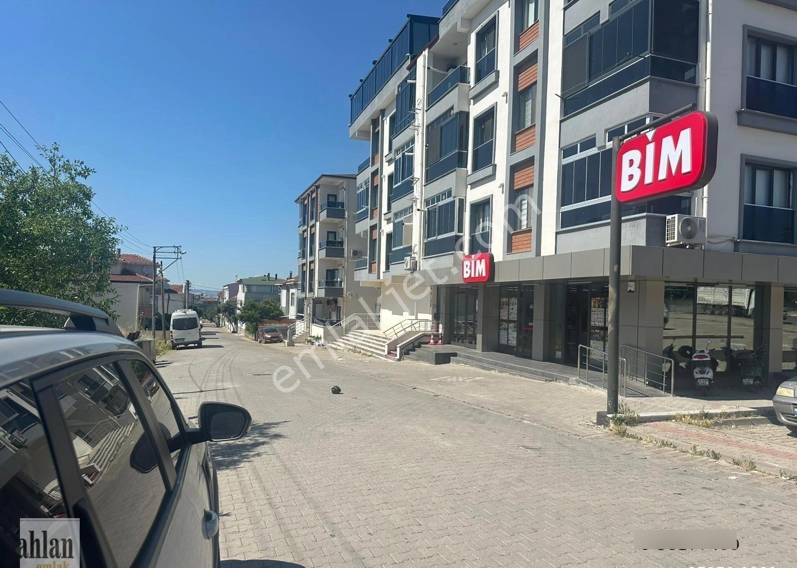 Şahlan Emlaktan Kurumsal Kiracılı 571m2 Yeni Bina Satılık Dükkan