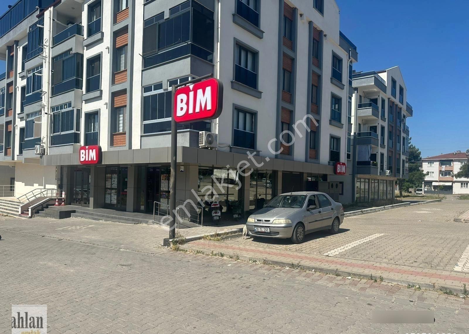 Şahlan Emlaktan Kurumsal Kiracılı 571m2 Yeni Bina Satılık Dükkan - Görsel 5