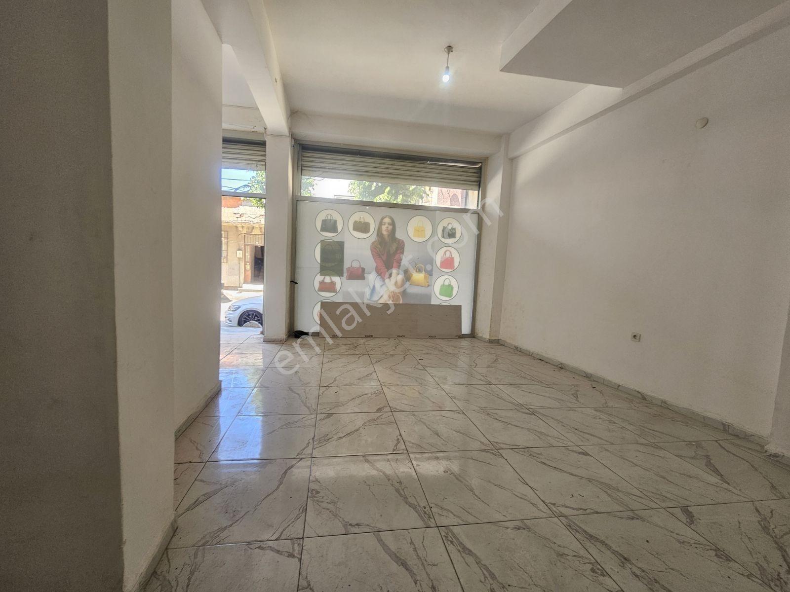 Yüzyıl Oto Center Bölgesinde İskanlı, Depolu Düz Ayak Mağaza - Görsel 3