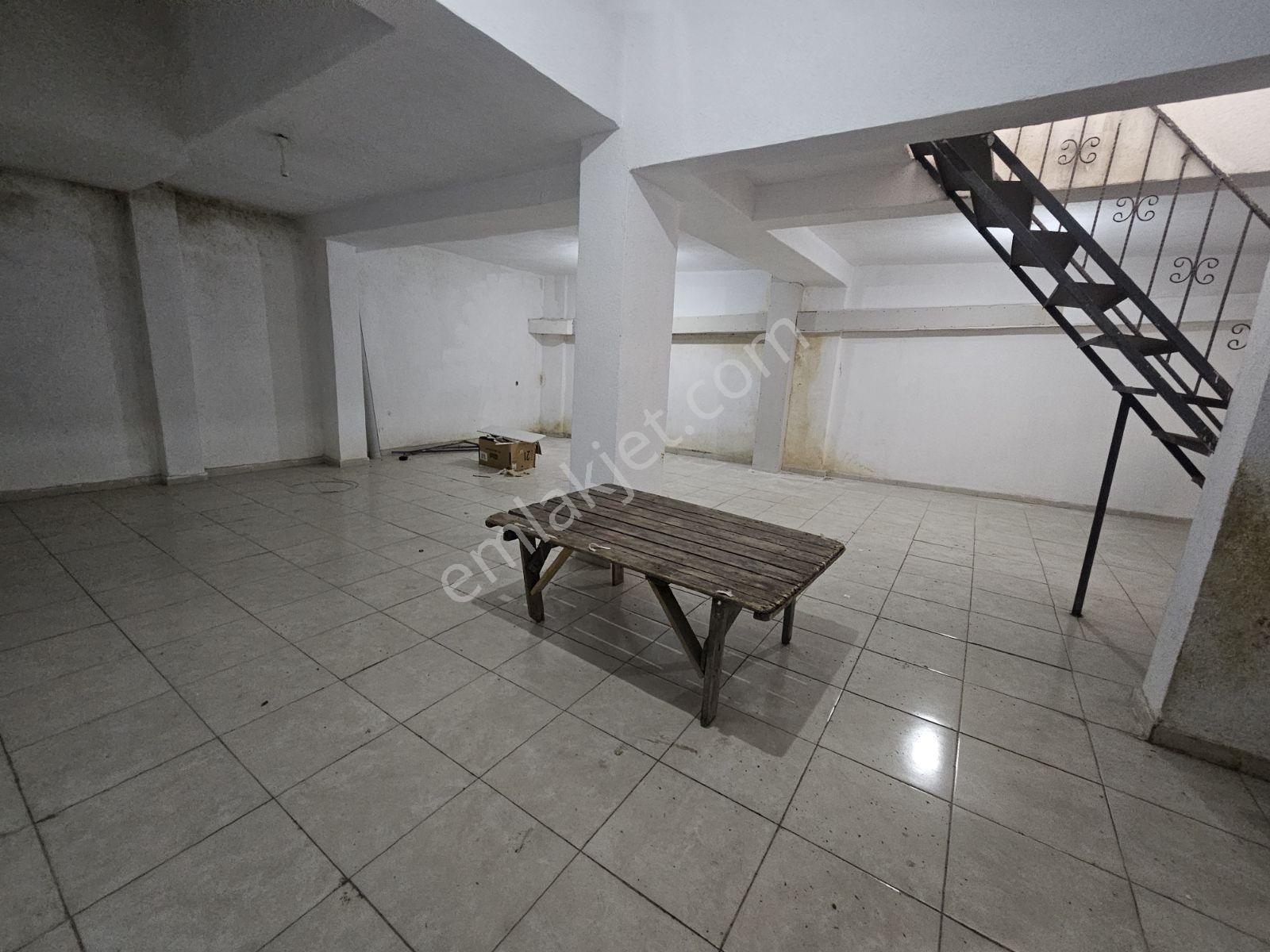 Yüzyıl Oto Center Bölgesinde İskanlı, Depolu Düz Ayak Mağaza - Görsel 14