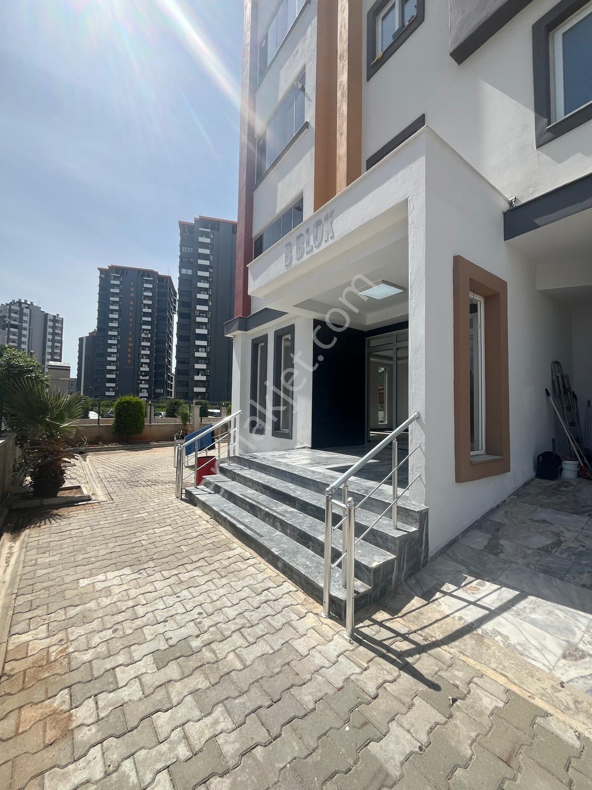 Mezitlide Havuzlu Lüx Sitede - Görsel 2