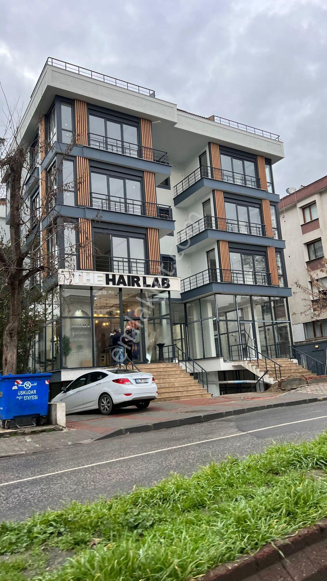 Acıbadem Caddesi Üzerinde Devren Kiralık Dükkan