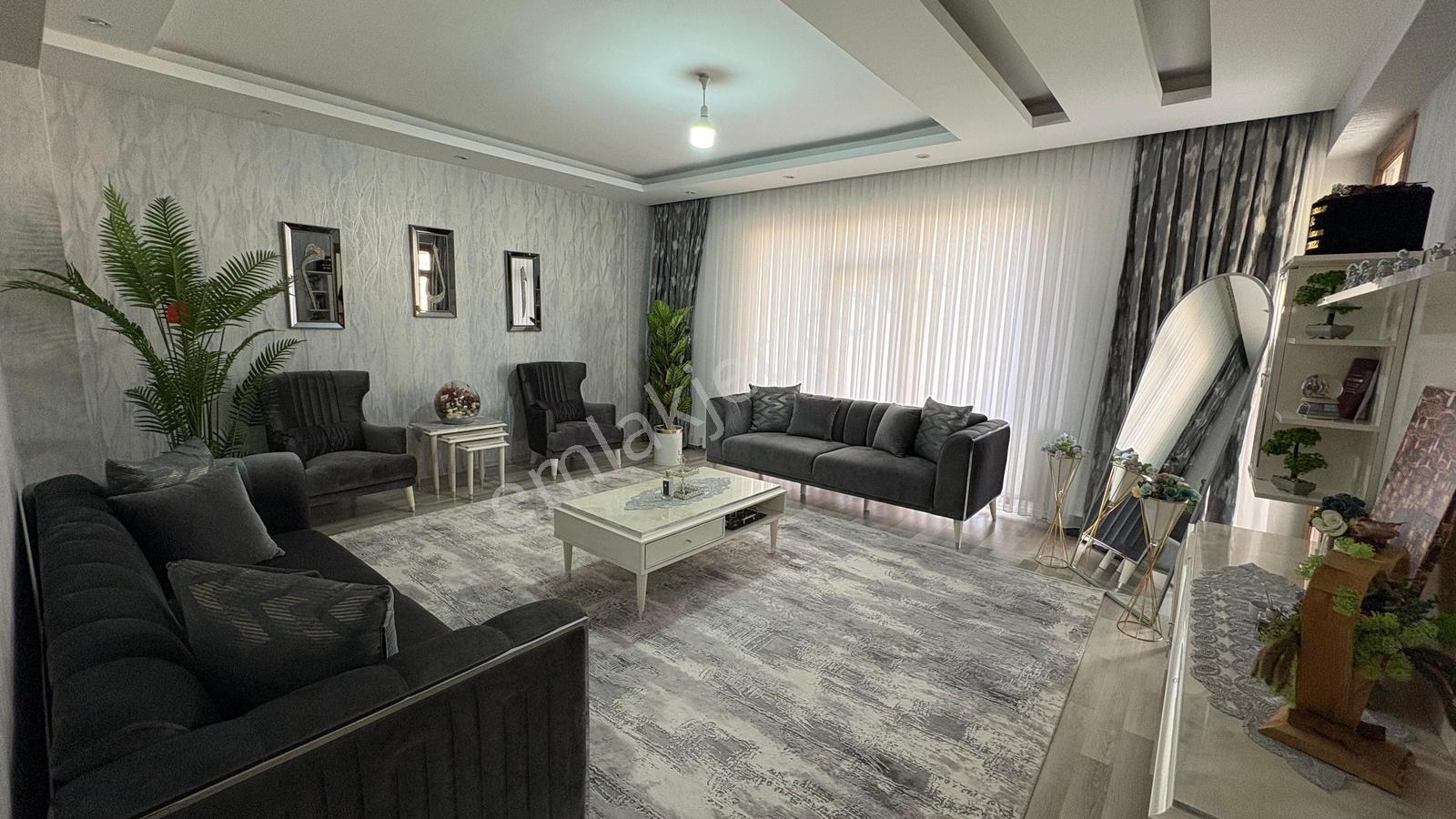 Millet Bahçesi Yanı Başında 3+1 Full Masraflı Bakımlı Daire - Görsel 4